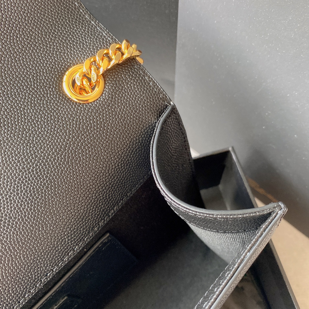 Y51 KATE MEDIUM IN GRAIN DE POUDRE EMBOSSED LEATHER BLACK 9.4 X 5.7 X 2.1 INCHES