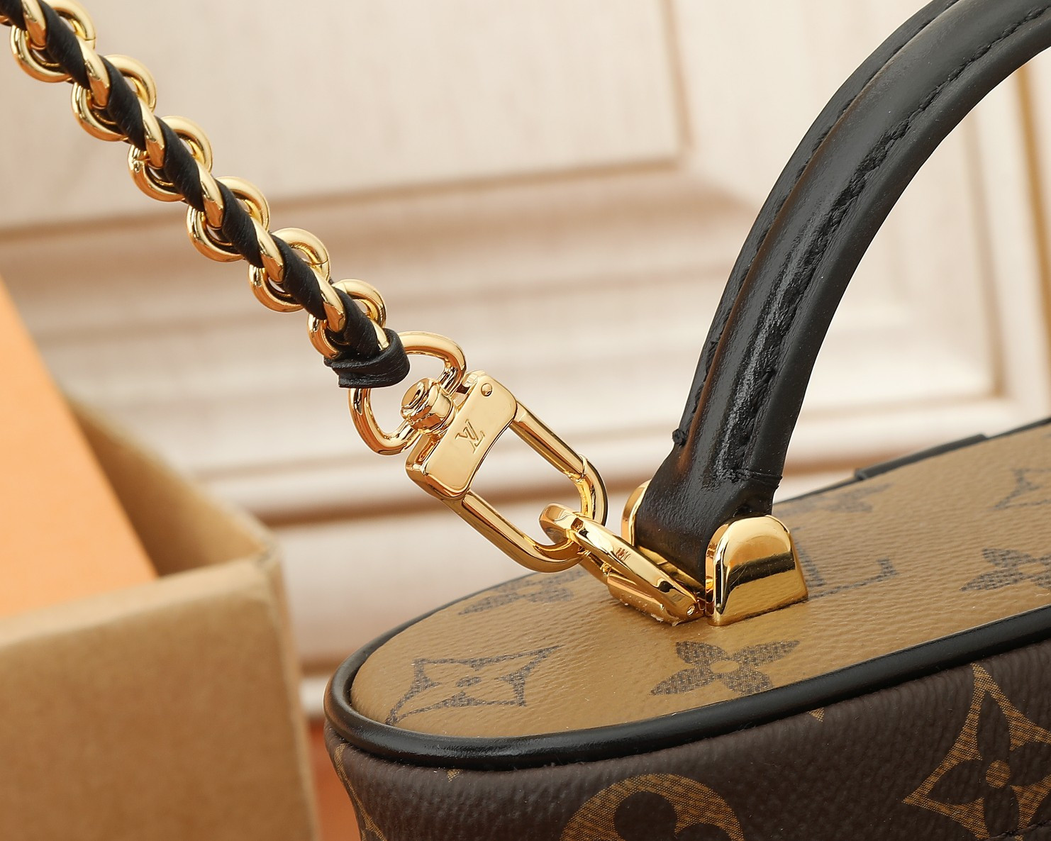 LV M47125 Vanity Chain Pouch 19 x 11.5 x 6.5 cm