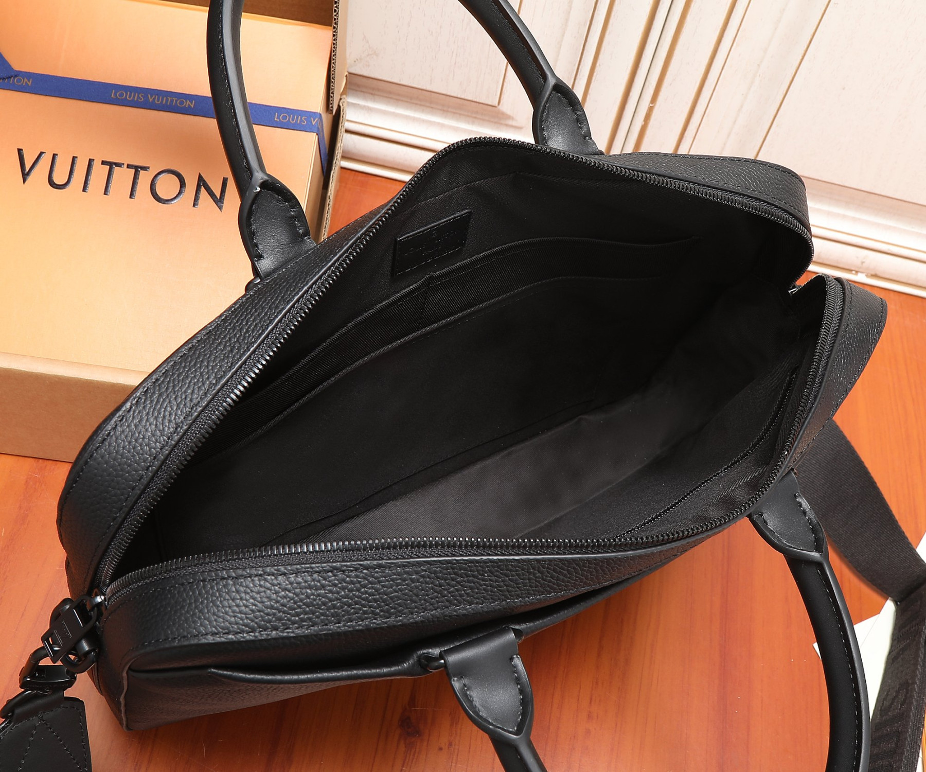 LV M23778 Pilot Briefcase 39 x 29 x 6 cm