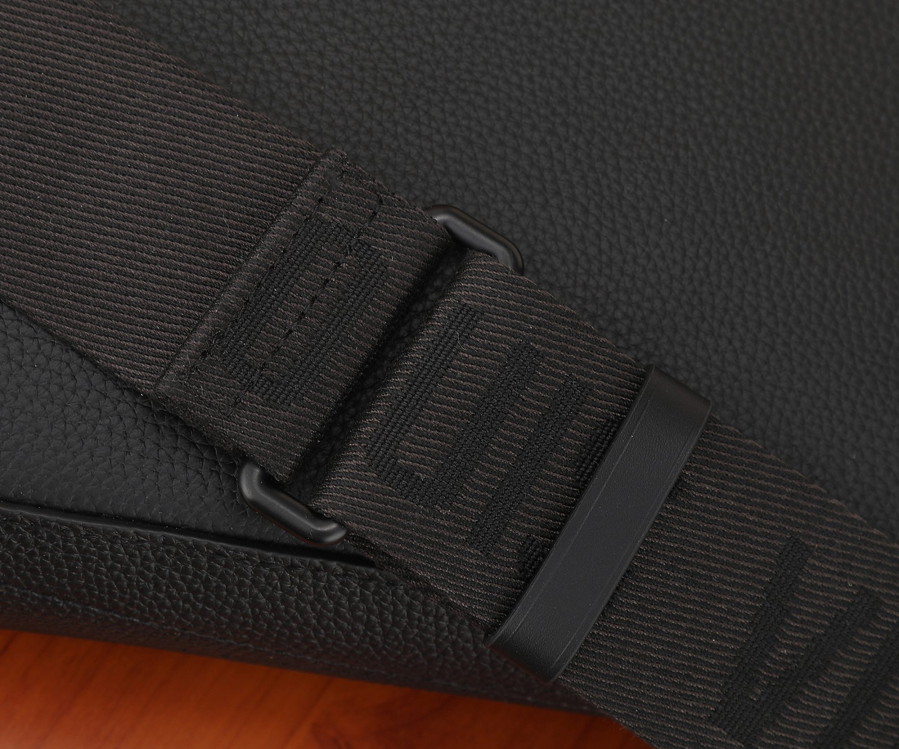 LV M23778 Pilot Briefcase 39 x 29 x 6 cm