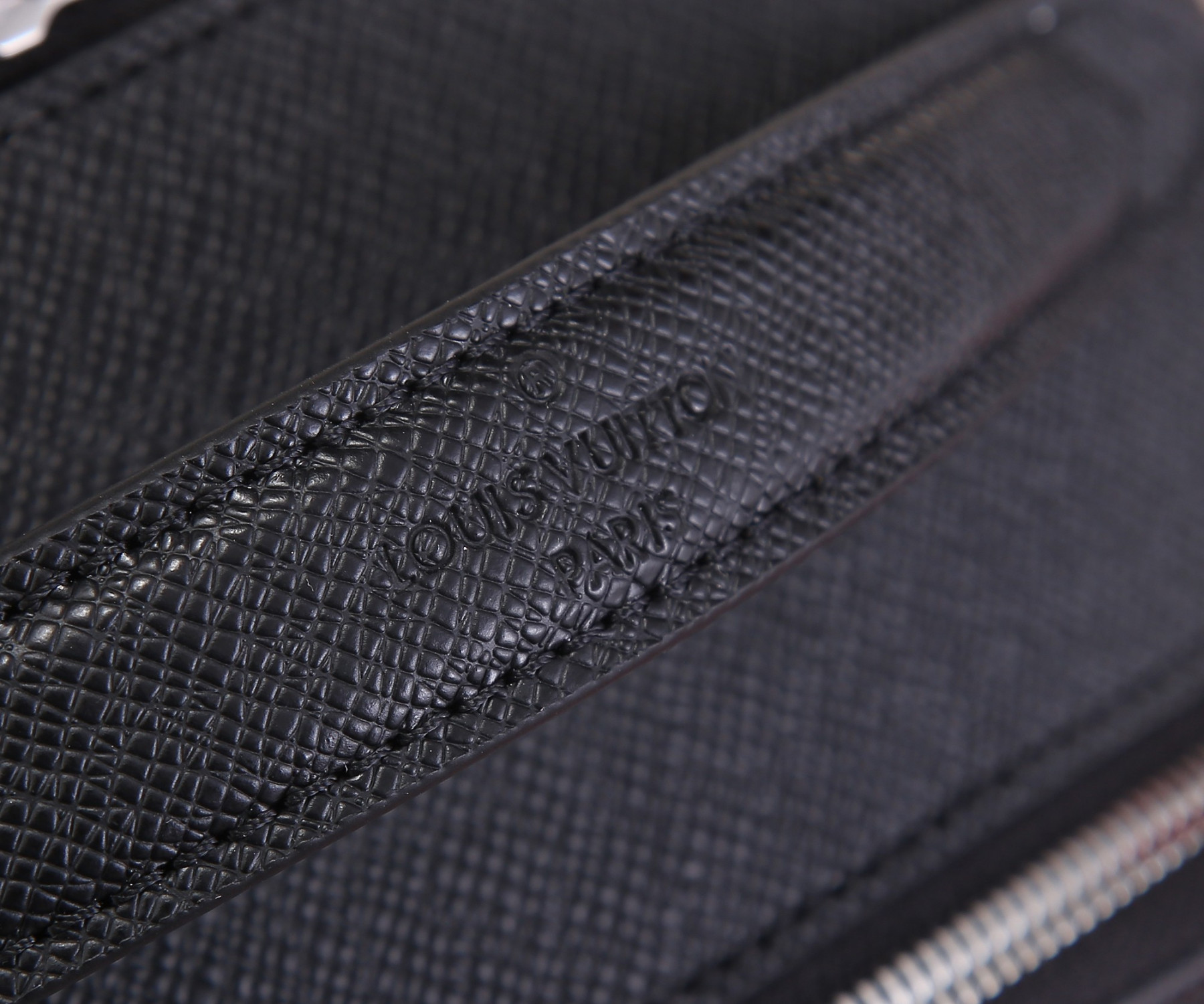 L0vis Vvtt0n M30977 Avenue Backpack 40 x 31 x 15 cm