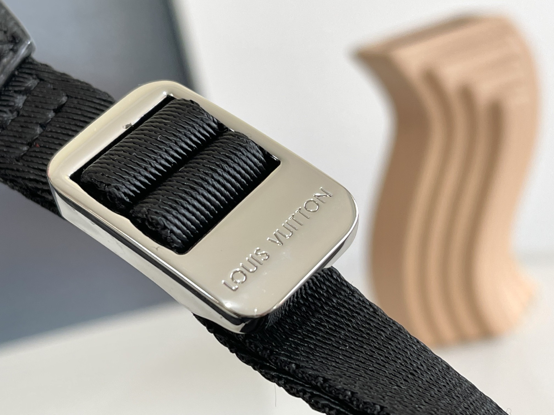 LV M30233 Outdoor Messenger 10.2 x 7.9 x 4.1 inches