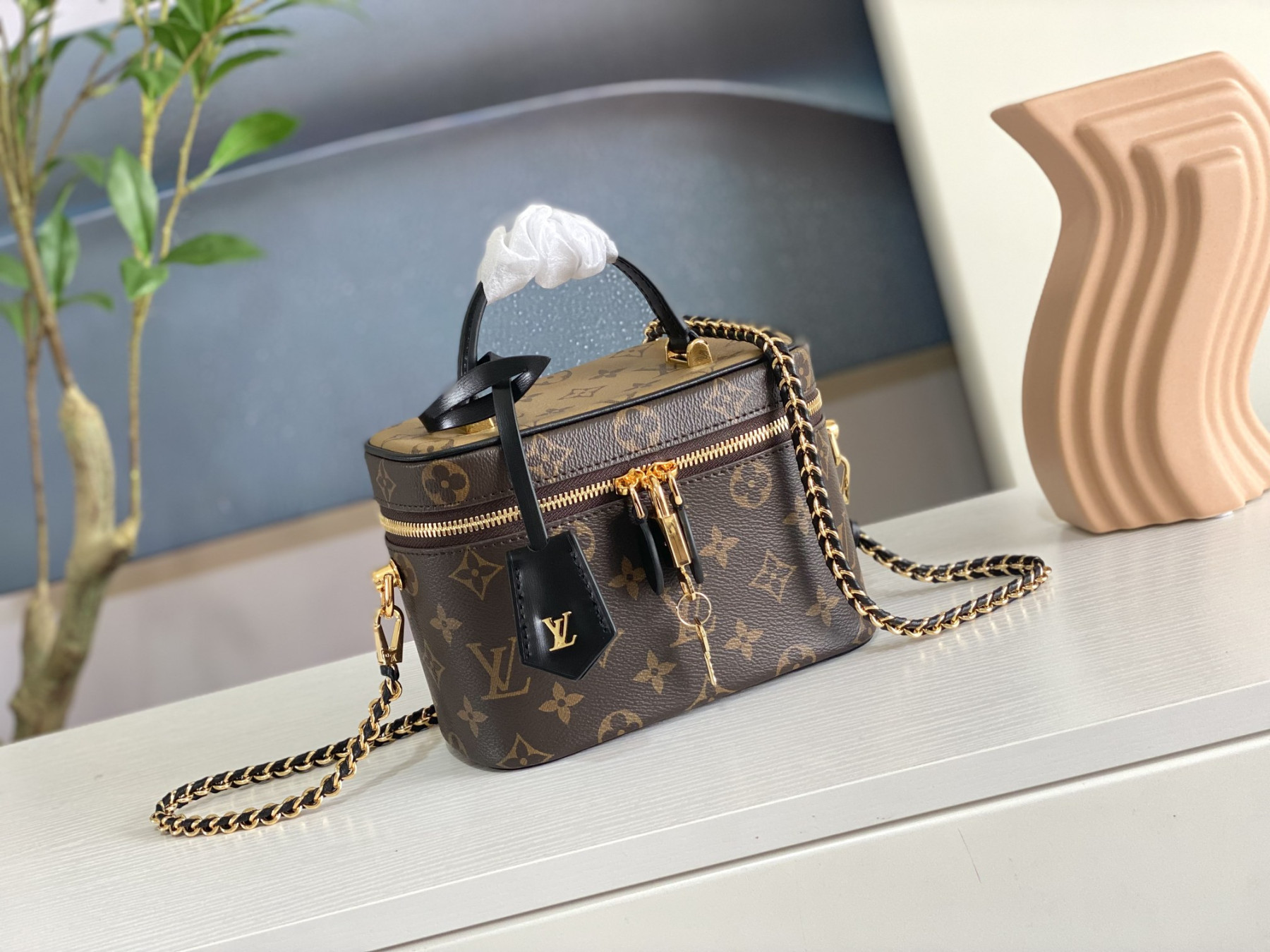 L0vis Vvtt0n M45165 Vanity PM  7.5 x 5.1 x 4.3 inches