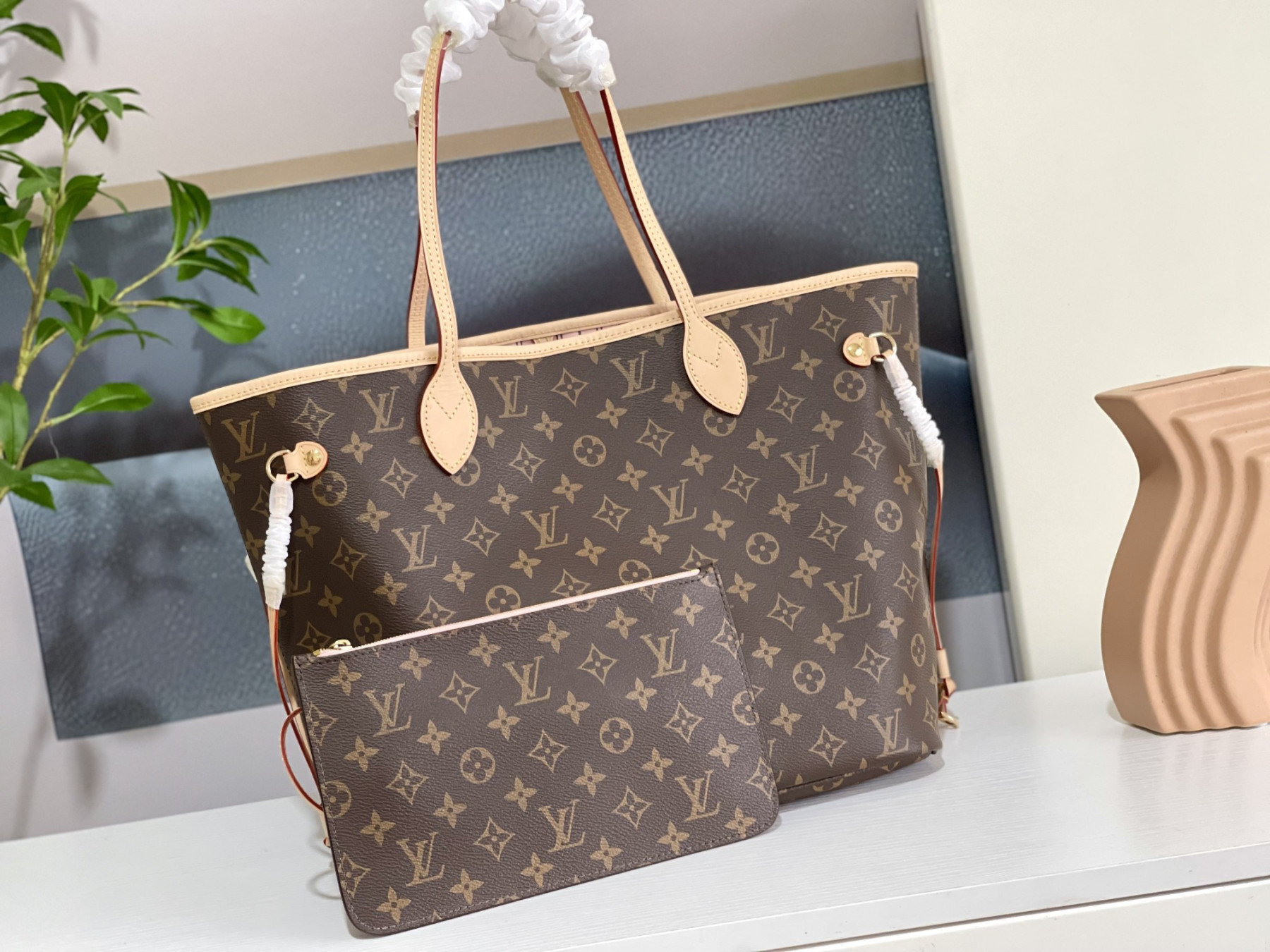 L0vis Vvtt0n M40995 Neverfull MM 12.6 x 11.4 x 6.7 inches Without Box