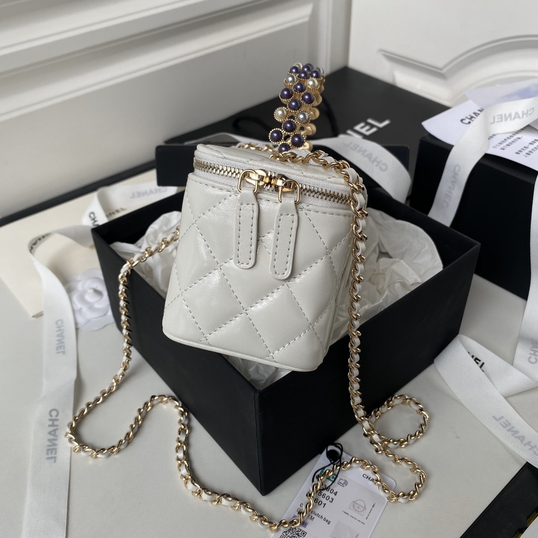 Ch**el 24P CHAIN LEATHER SQUARE BOX SHOULDER BAG WHITE 16x10x8cm