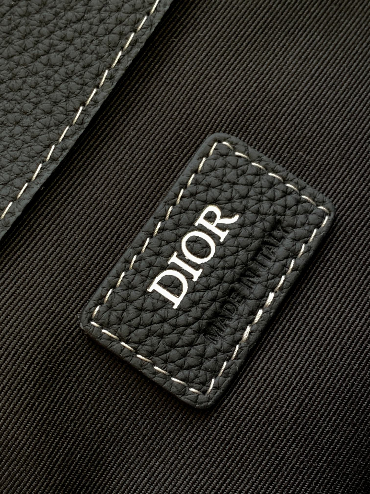 D10r Saddle Backpack 10.5 x 16 x 5.5 inches