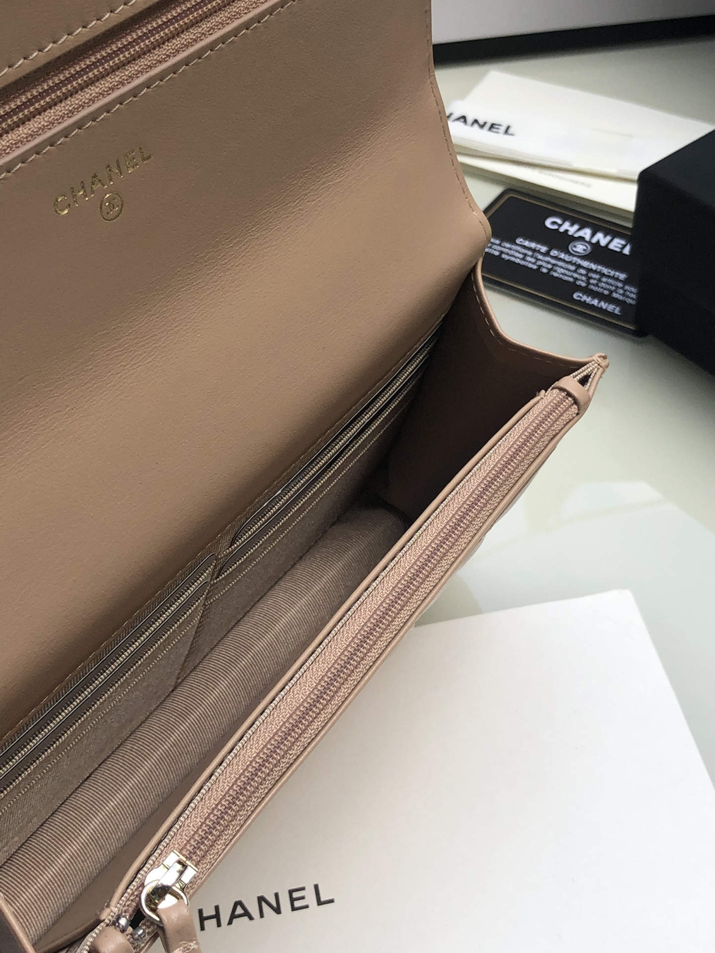 Ch**el CLASSIC WALLET ON CHAIN Pink 4.8 × 7.5 × 1.4 in