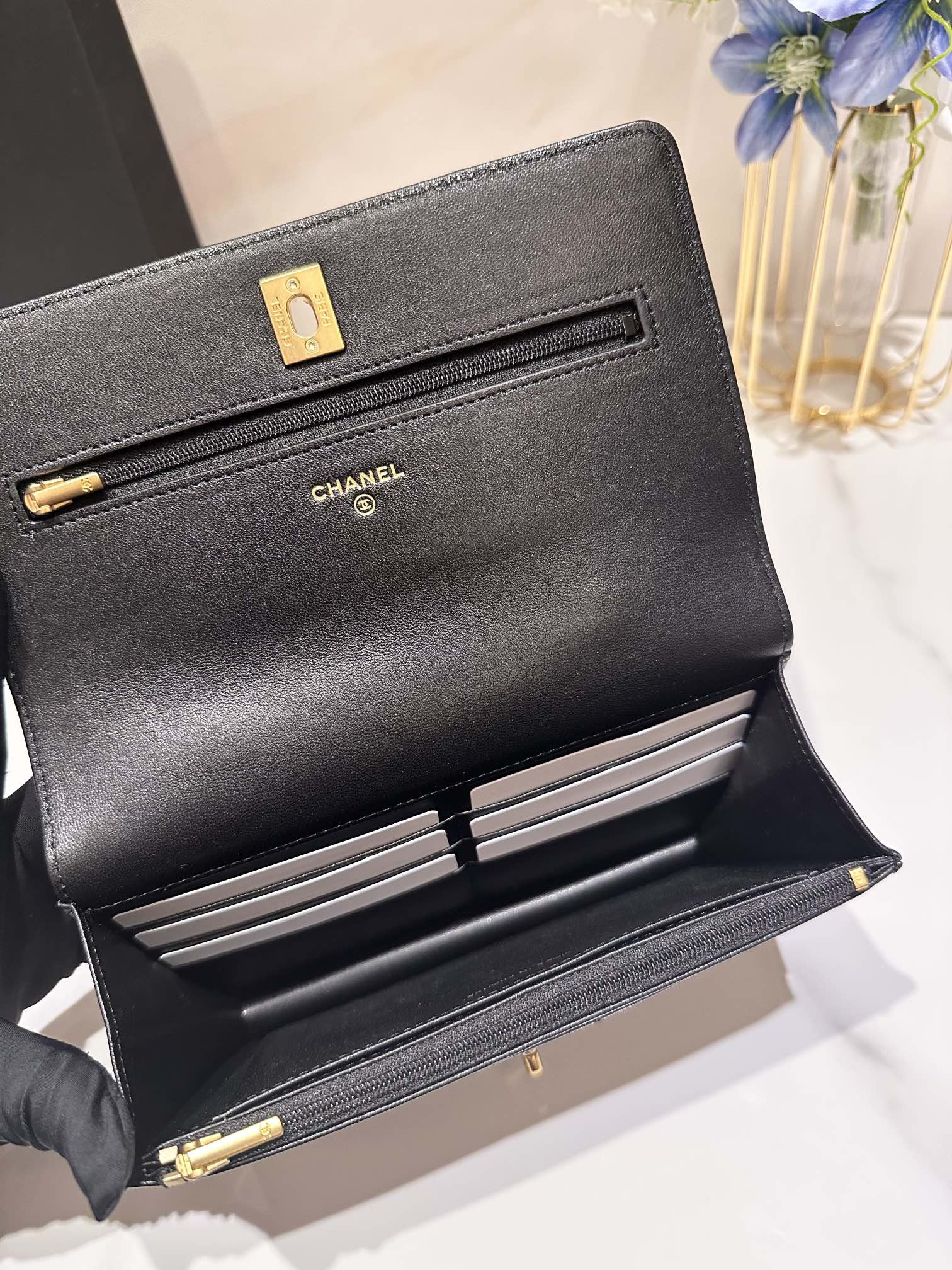 Ch**el CLASSIC WALLET ON CHAIN Rhinestone Handle 4.8 × 7.5 × 1.4 IN