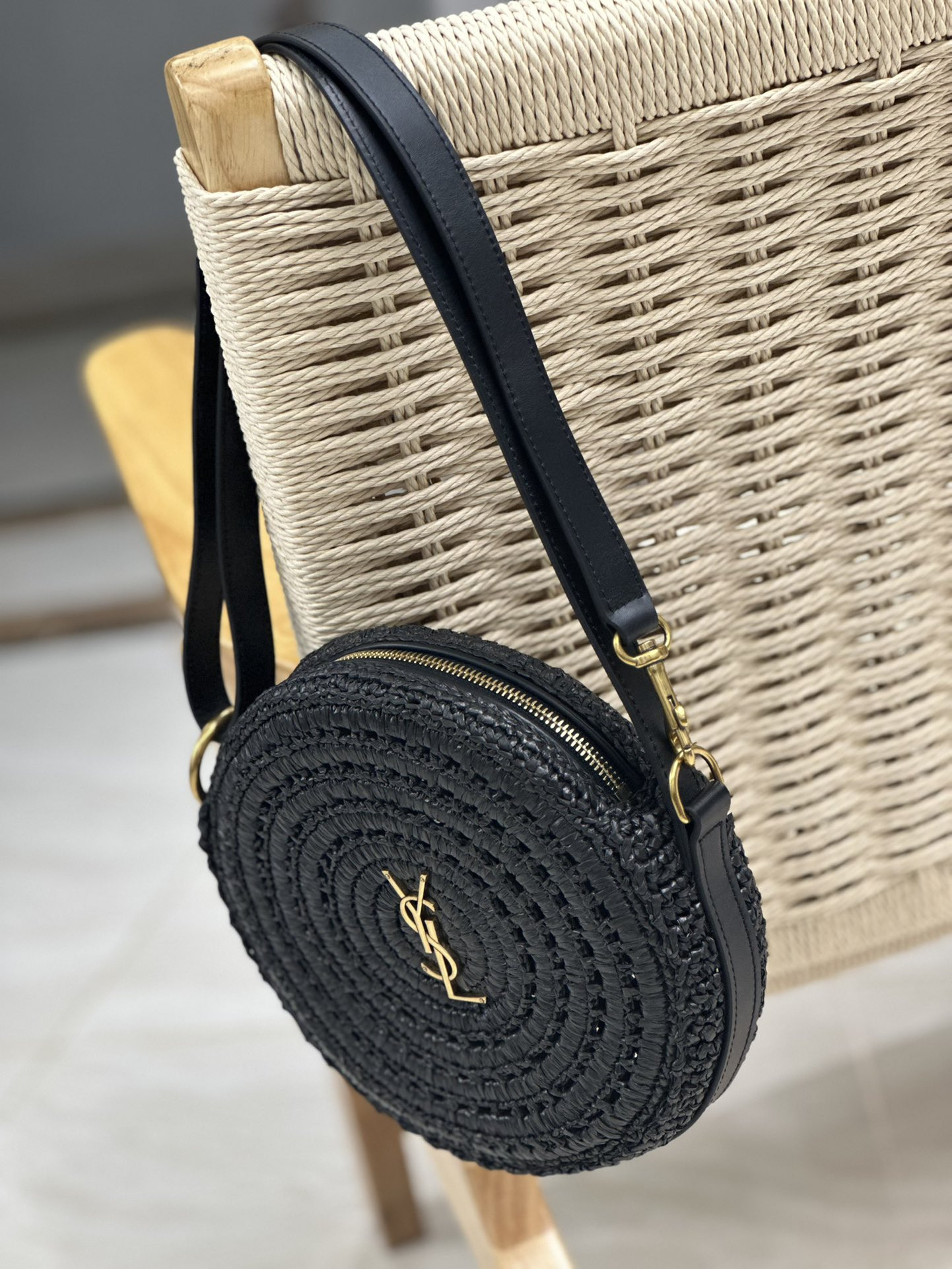 Y51 ROUND BAG IN RAFFIA AND VEGETABLE-TANNED LEATHER Color Black