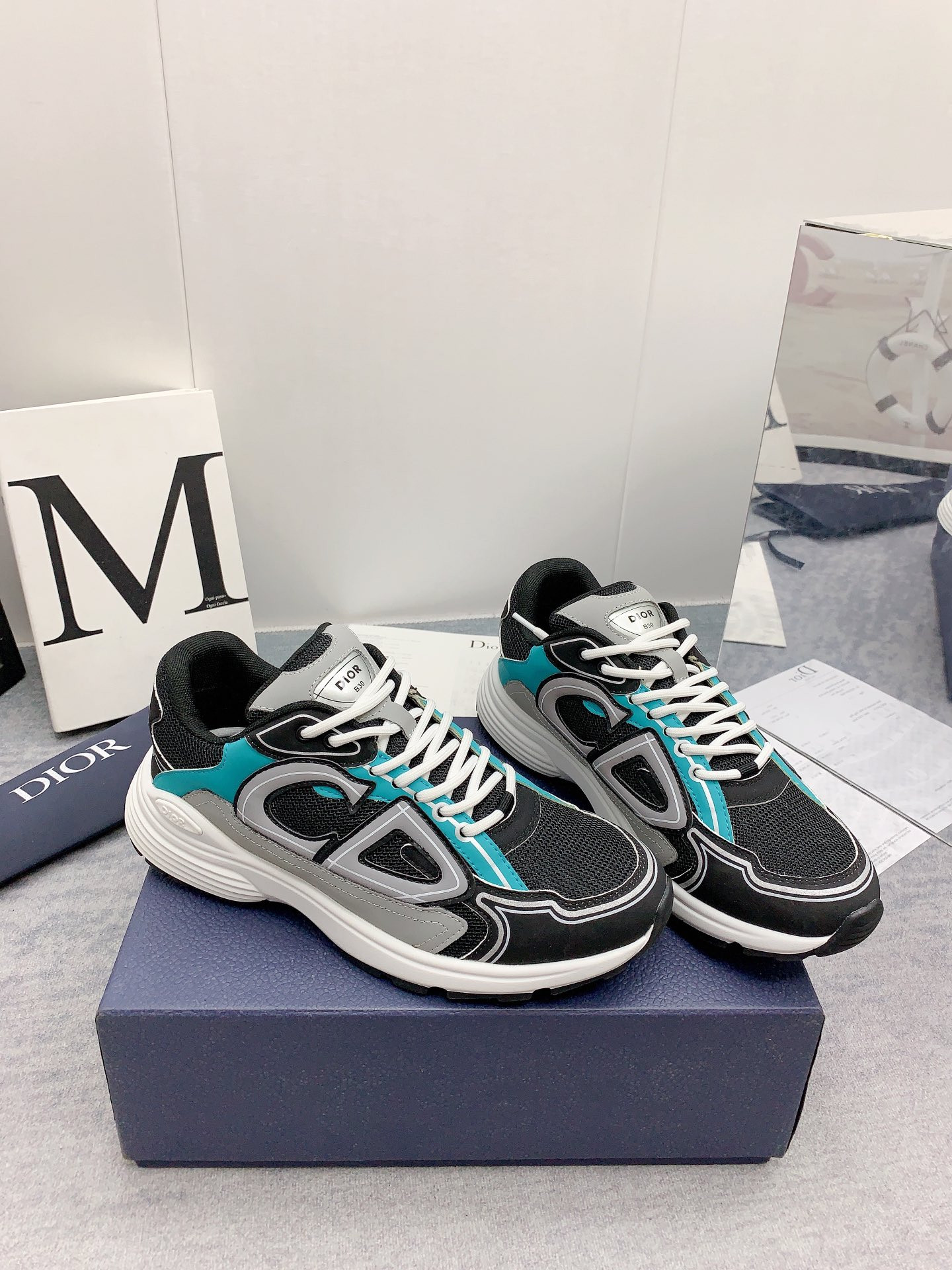 UA D10r B30 Anthracite Gray