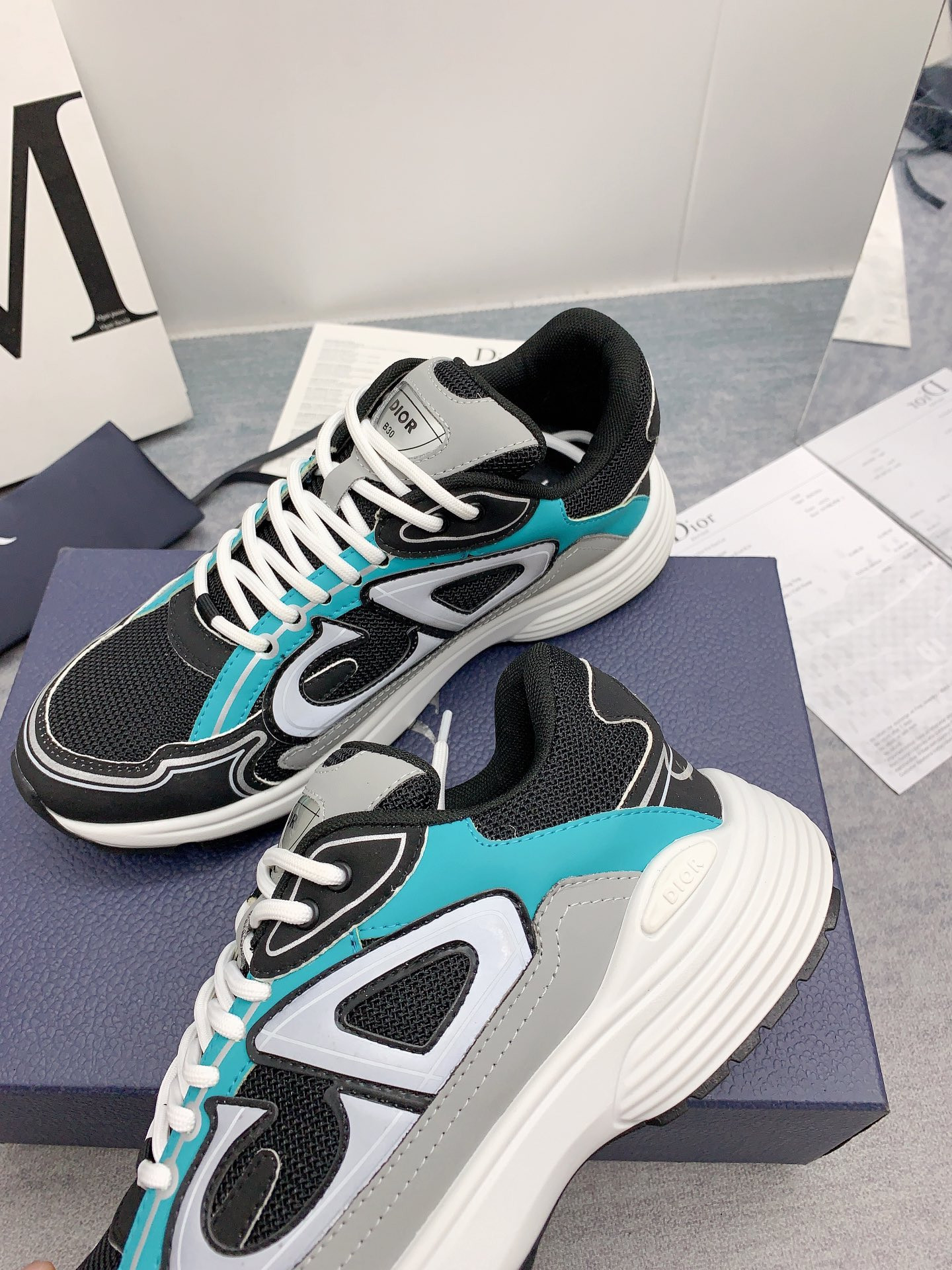 UA D10r B30 Anthracite Gray