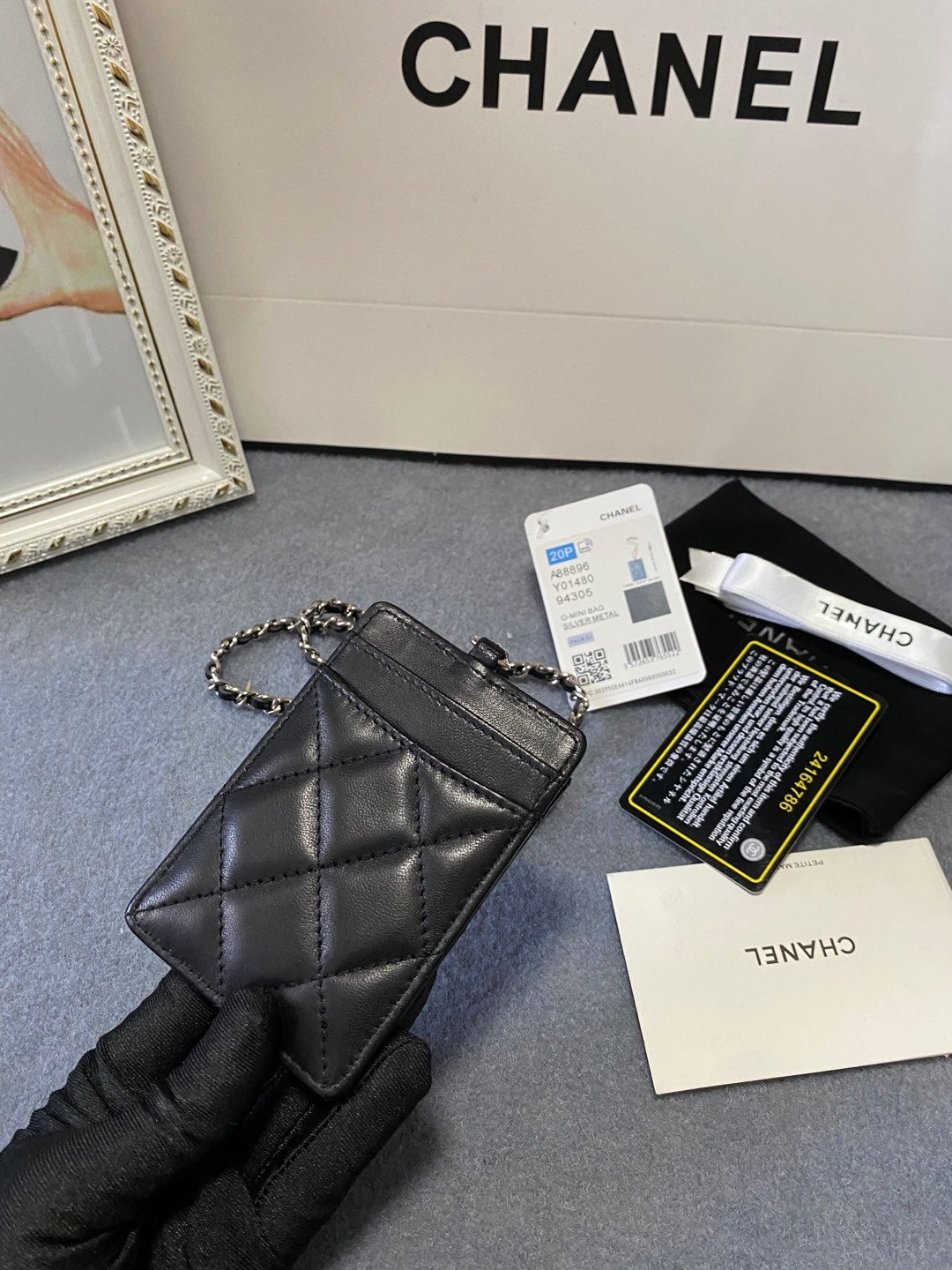 Ch**el CARD HOLDER 10.5 x7 x  0.5cm