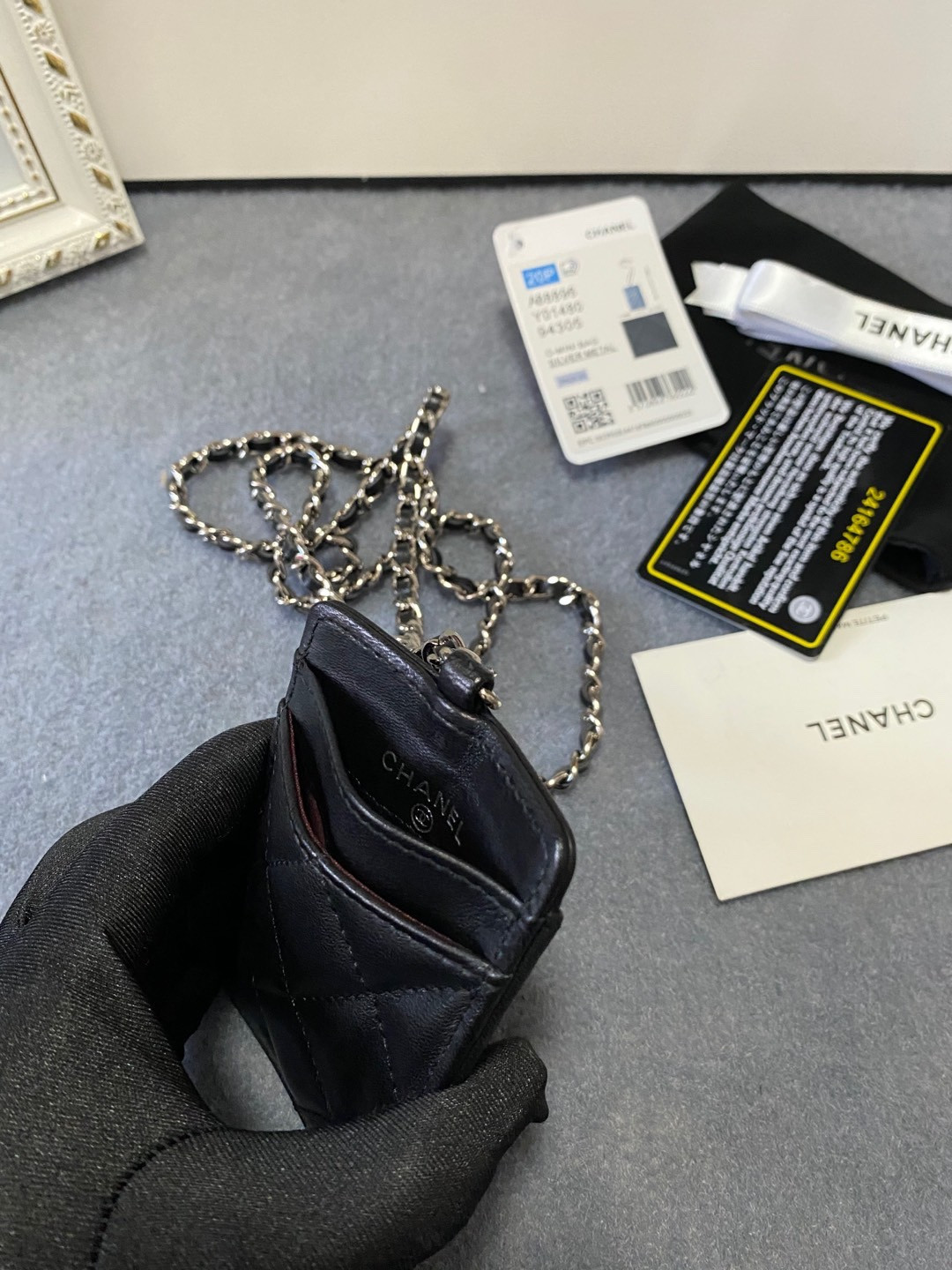 Ch**el CARD HOLDER 10.5 x7 x  0.5cm