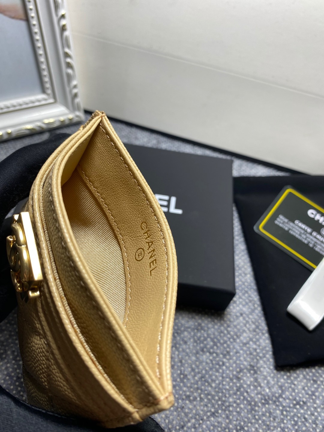 Ch**el CARD HOLDER 10cm