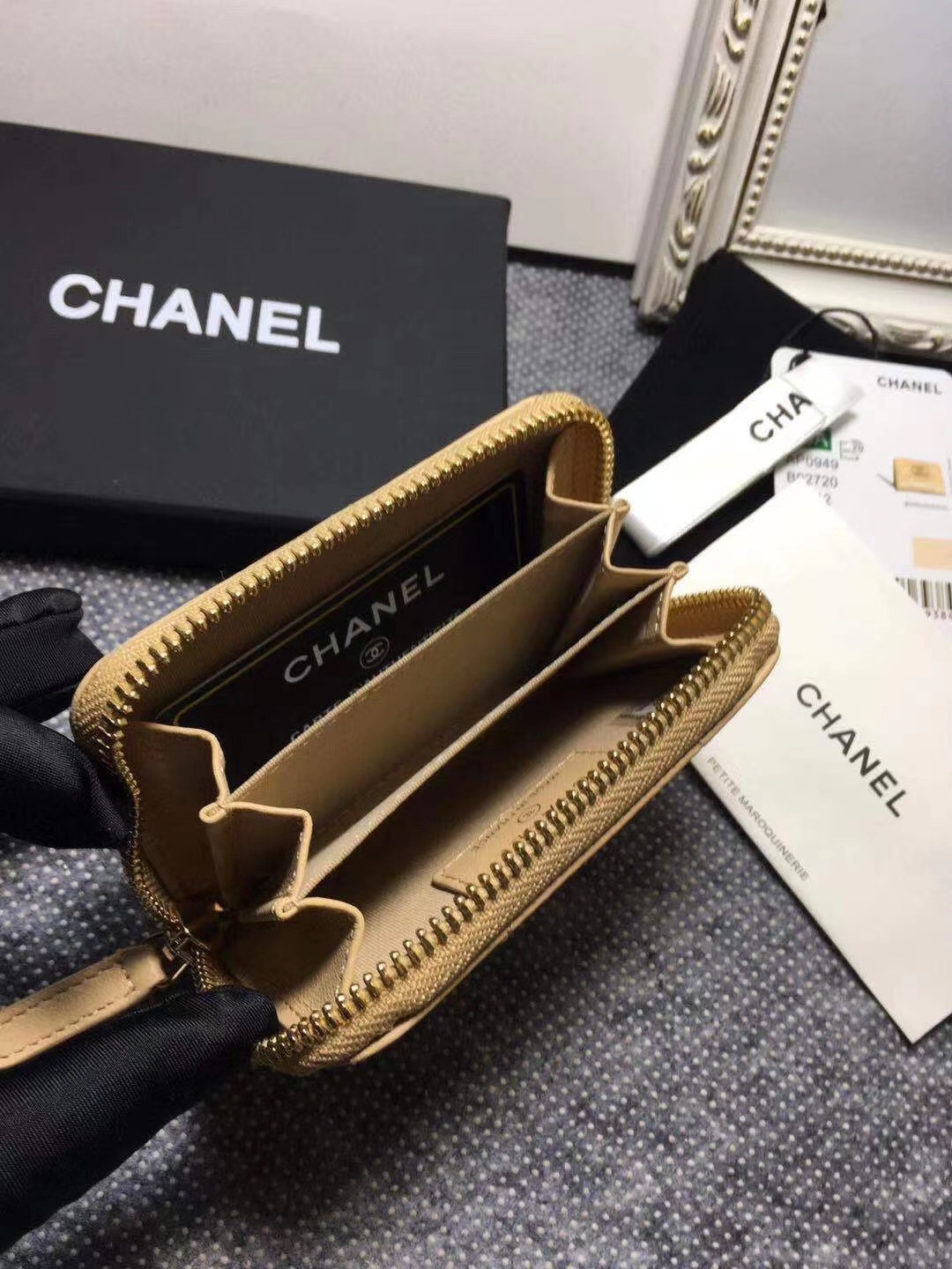 Ch**el ZIPPED COIN PURSE 7.5x 11x 2.5cm