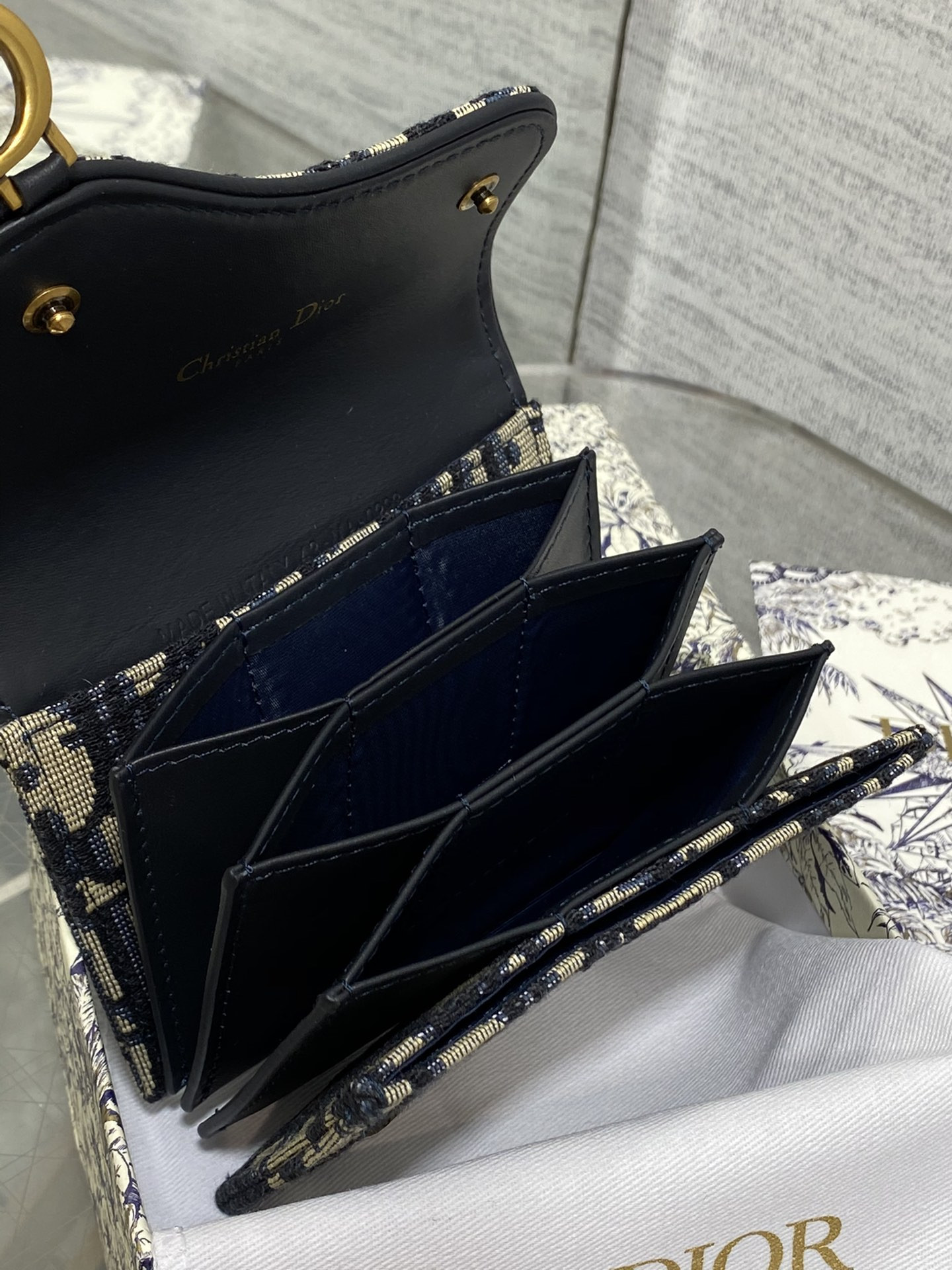 D10r CARD HOLDER 12-10-5CM