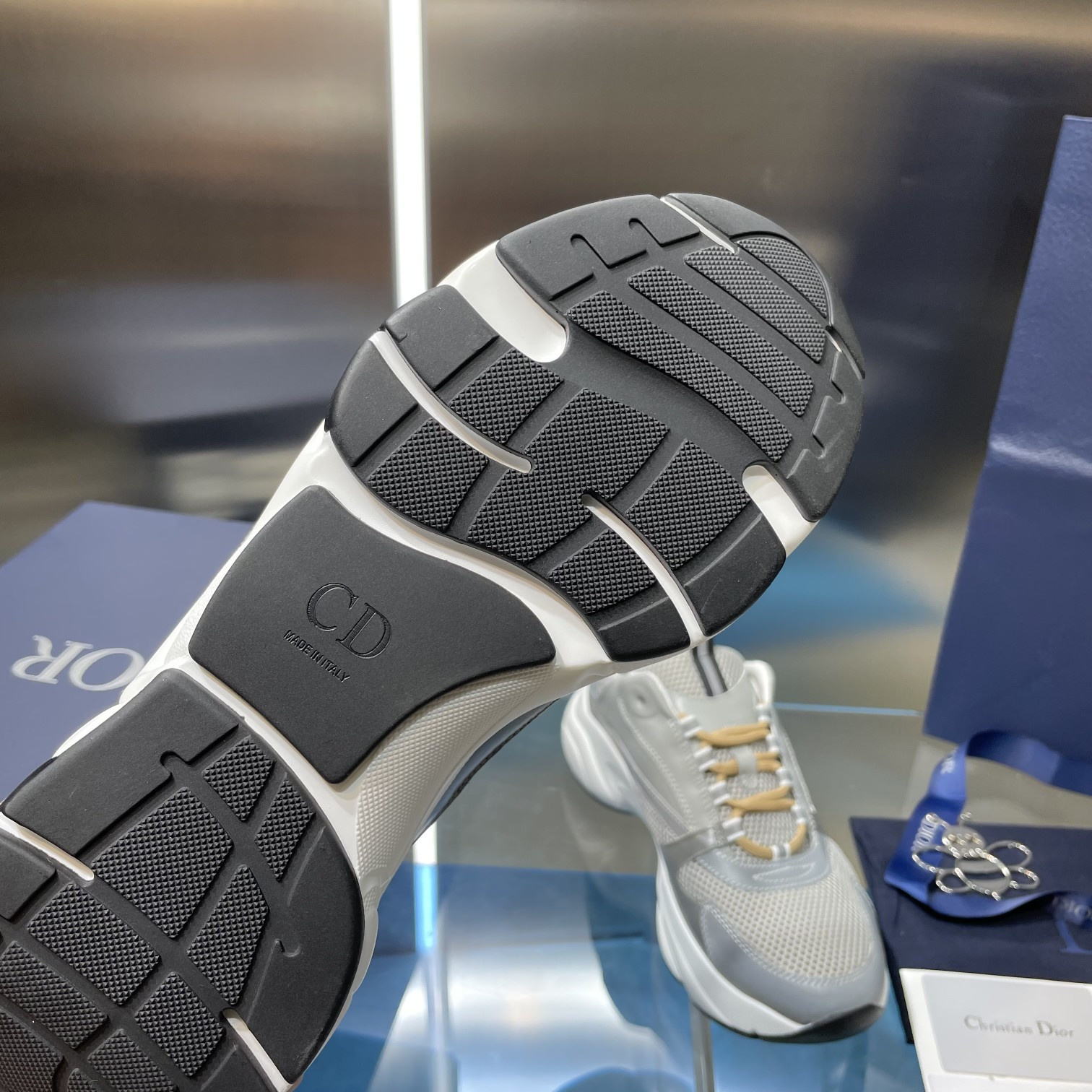 UA D10r B22 gray Sneaker