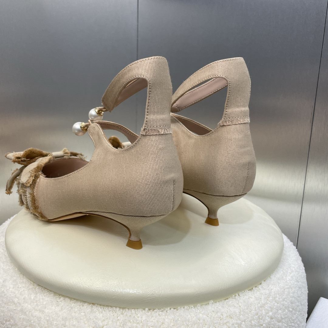 UA D10r AD10rable Pump