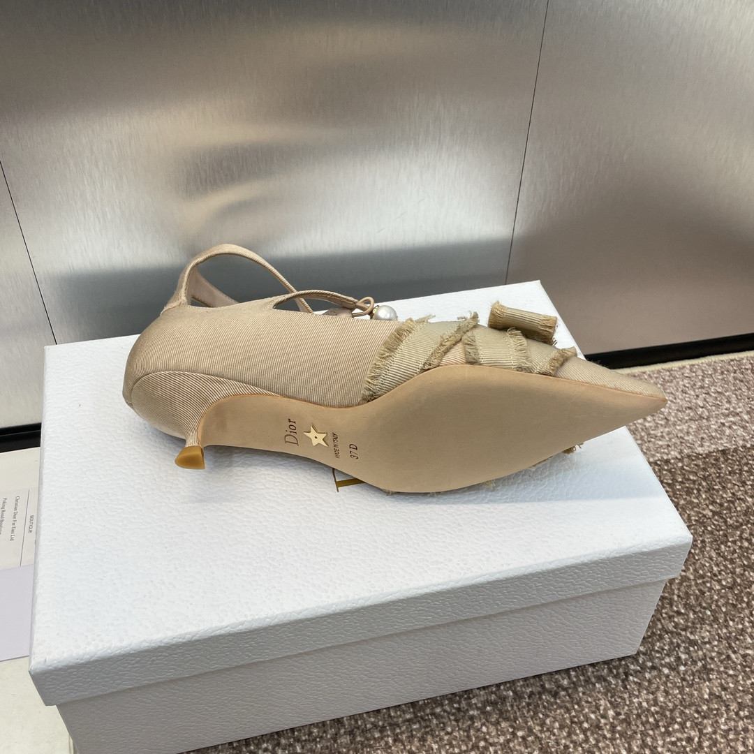 UA D10r AD10rable Pump