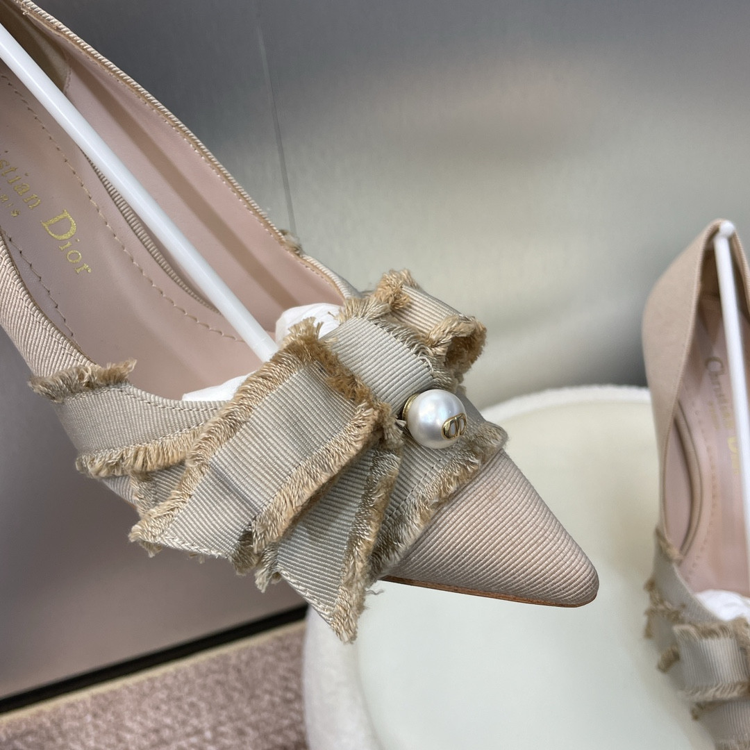 UA D10r AD10rable Pump