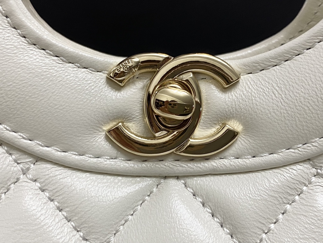 Ch**el MINI SHOPPING BAG Shiny Lambskin & Gold-Tone Metal 22x23x5.5cm