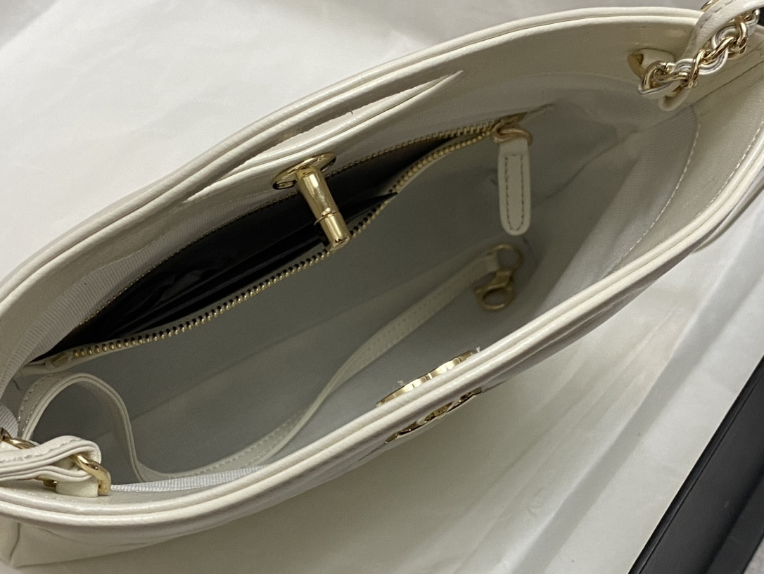 Ch**el MINI SHOPPING BAG Shiny Lambskin & Gold-Tone Metal 22x23x5.5cm