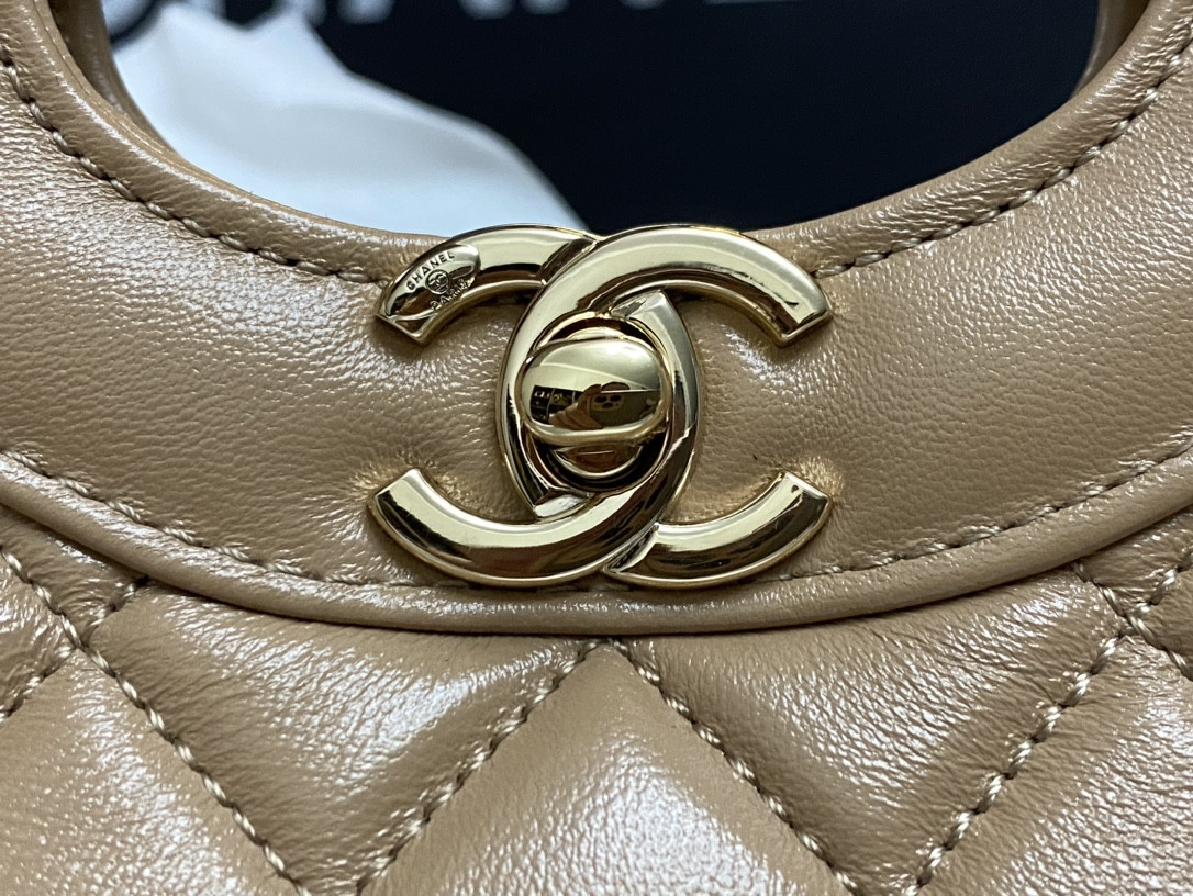 Ch**el MINI SHOPPING BAG Shiny Lambskin & Gold-Tone Metal 22x23x5.5cm