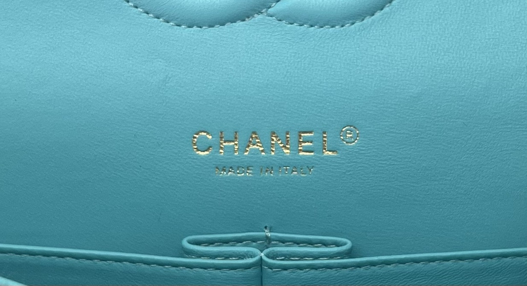 Ch**el CLASSIC 11.12 HANDBAG  Tweed & Gold-Tone Metal 6 × 9.9 × 2.5 in