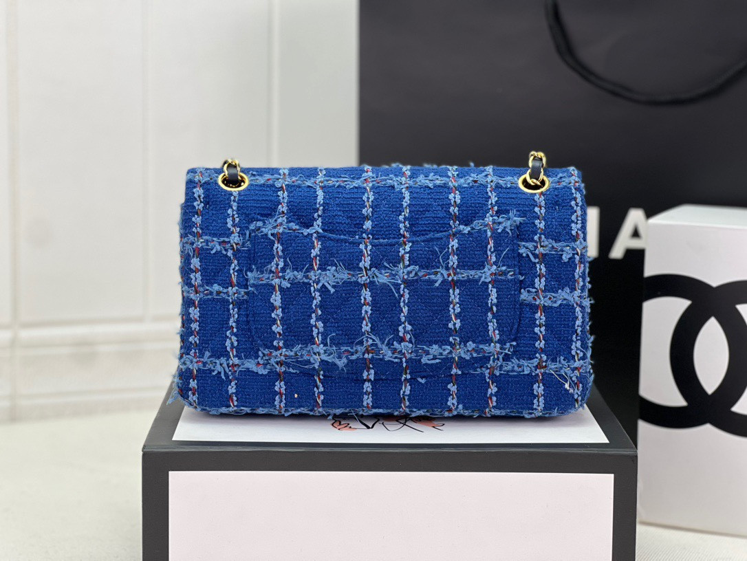 Ch**el CLASSIC 11.12 HANDBAG Tweed & Gold-Tone Metal   6 × 9.9 × 2.5 in