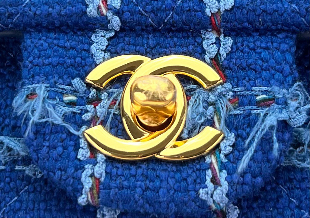 Ch**el CLASSIC 11.12 HANDBAG Tweed & Gold-Tone Metal   6 × 9.9 × 2.5 in