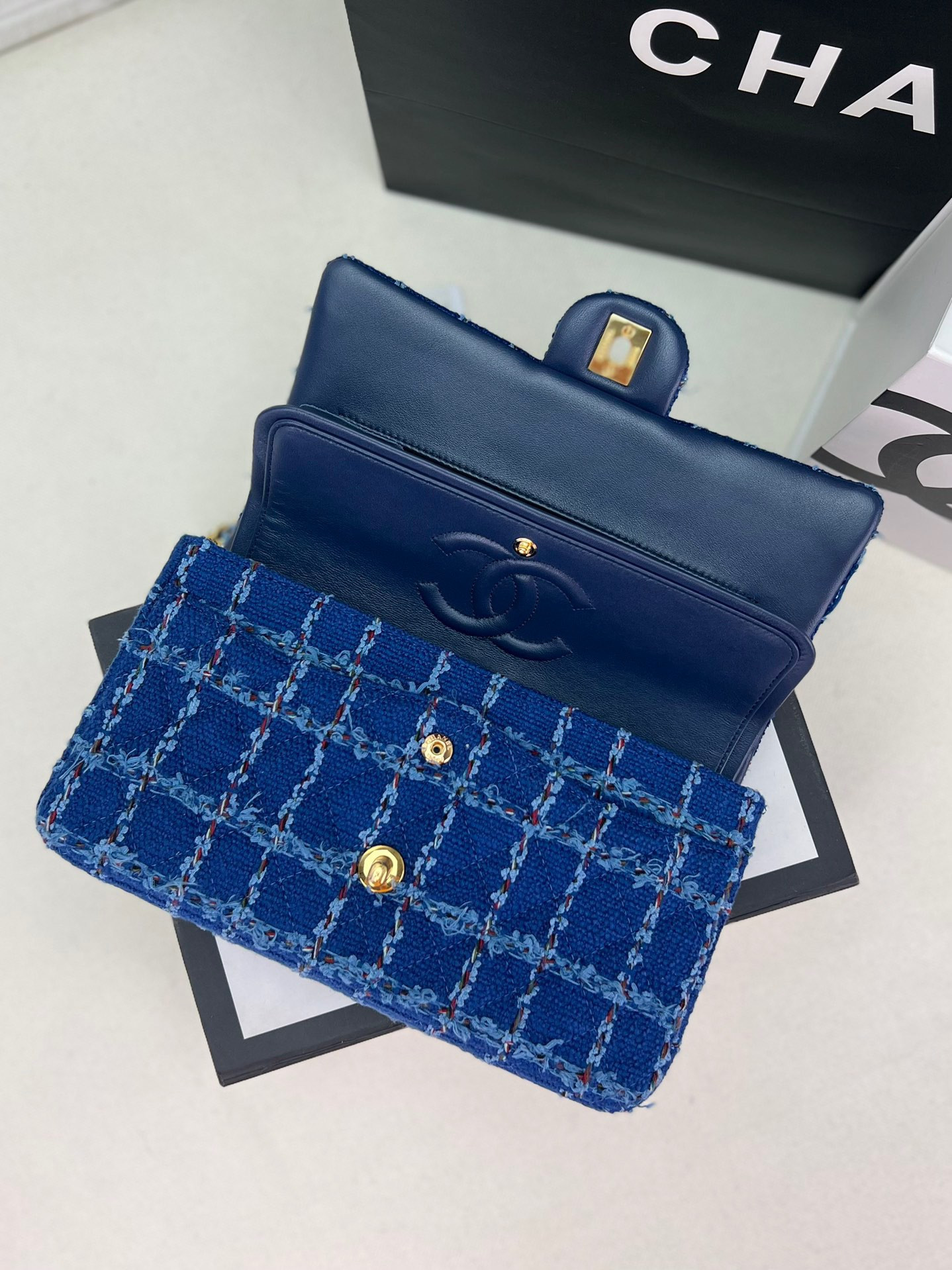 Ch**el CLASSIC 11.12 HANDBAG Tweed & Gold-Tone Metal   6 × 9.9 × 2.5 in