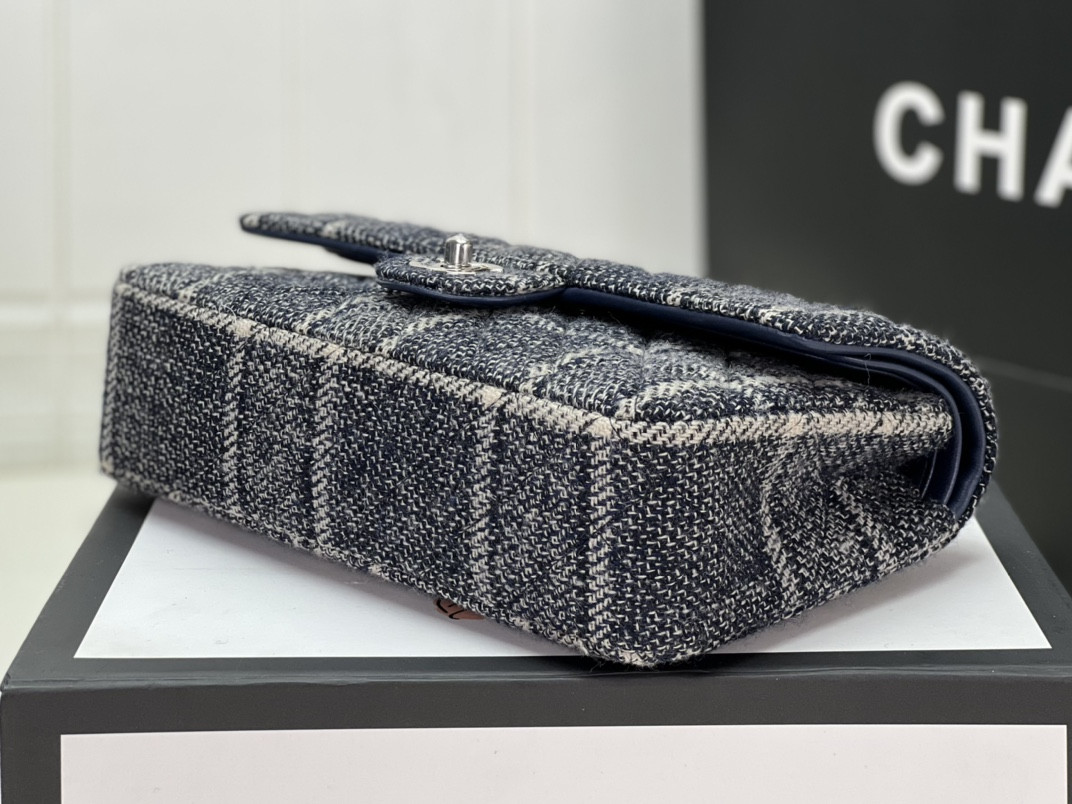 Ch**el CLASSIC 11.12 HANDBAG Tweed & Silver-Tone Metal  6 × 9.9 × 2.5 in