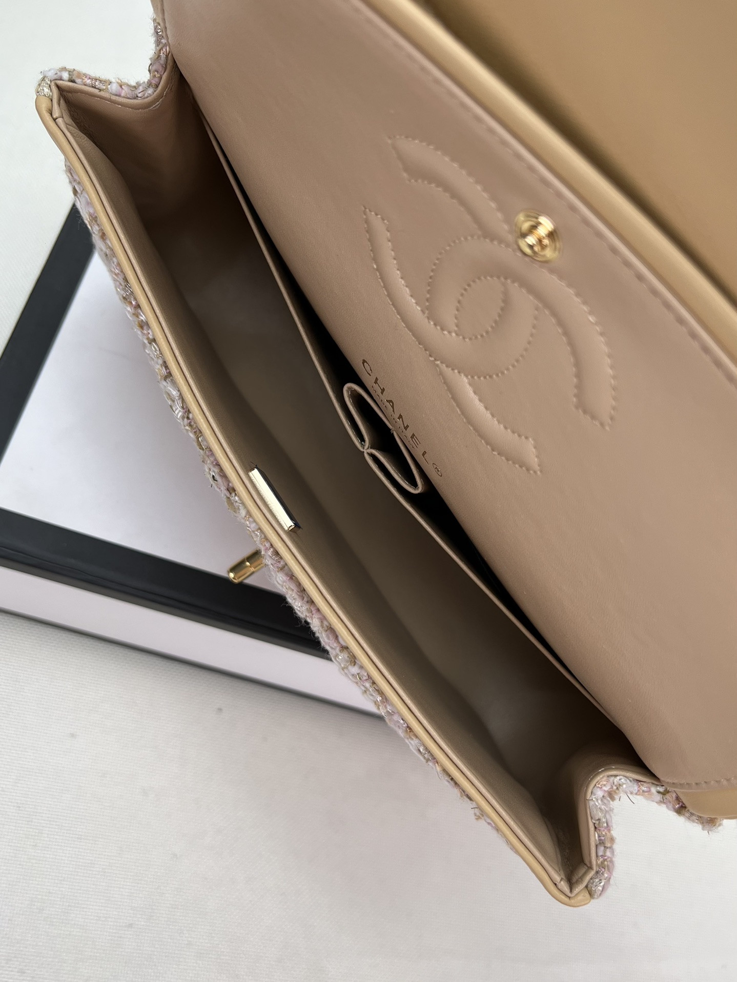 Ch**el CLASSIC 11.12 HANDBAG Tweed & Gold-Tone Metal   6 × 9.9 × 2.5 in