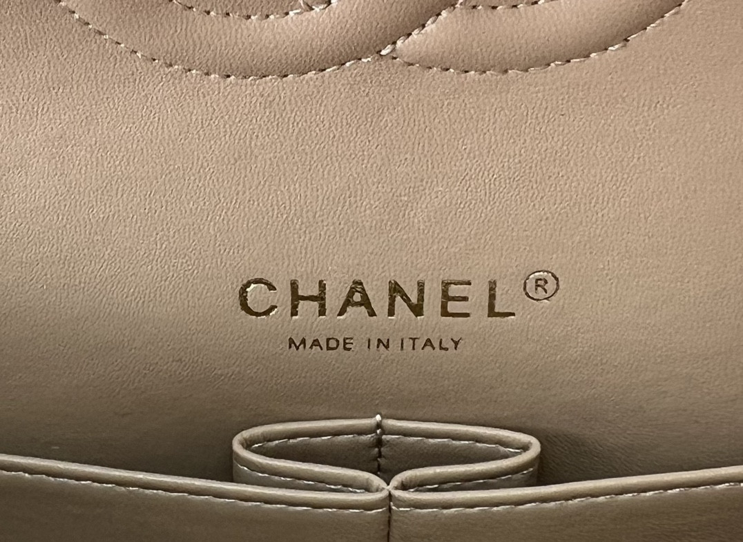 Ch**el CLASSIC 11.12 HANDBAG Tweed & Gold-Tone Metal   6 × 9.9 × 2.5 in