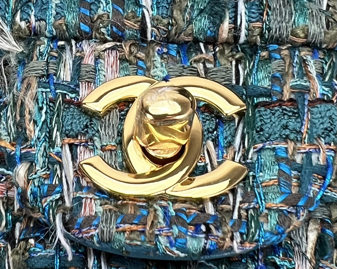 Ch**el CLASSIC 11.12 HANDBAG Tweed & Gold-Tone Metal   6 × 9.9 × 2.5 in