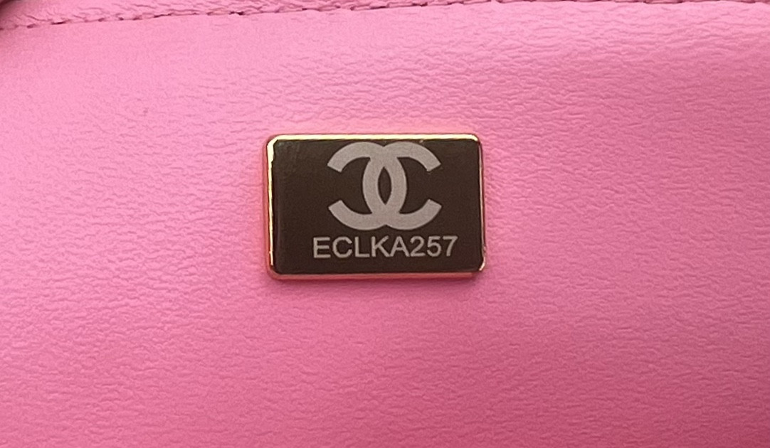 Ch**el MINI CLASSIC 11.12 HANDBAG Tweed & Gold-Tone Metal 4.7 × 7.8 × 2.3 in