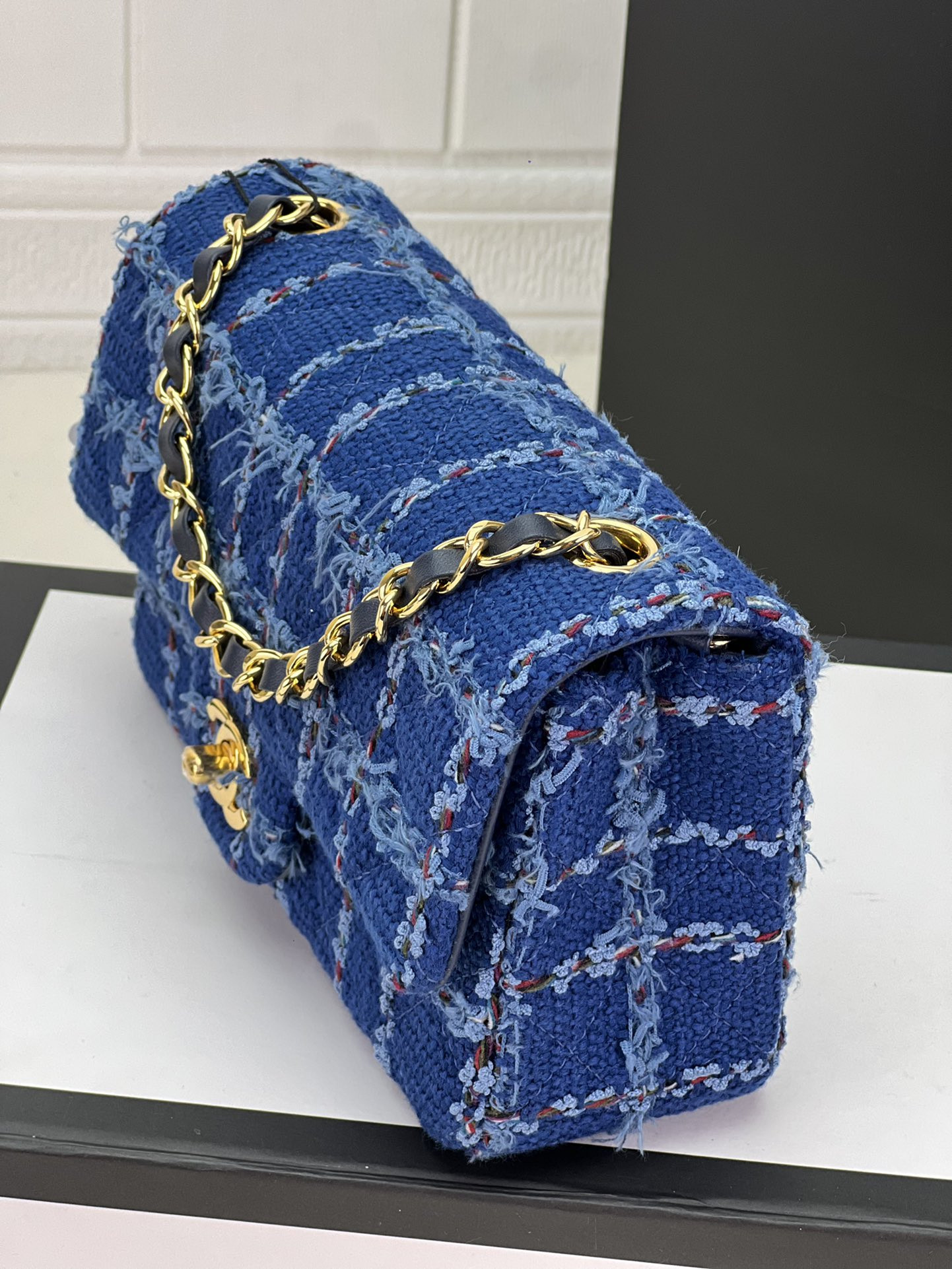 Ch**el MINI CLASSIC 11.12 HANDBAG Tweed & Gold-Tone Metal 4.7 × 7.8 × 2.3 in