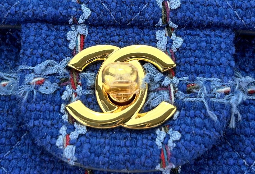 Ch**el MINI CLASSIC 11.12 HANDBAG Tweed & Gold-Tone Metal 4.7 × 7.8 × 2.3 in