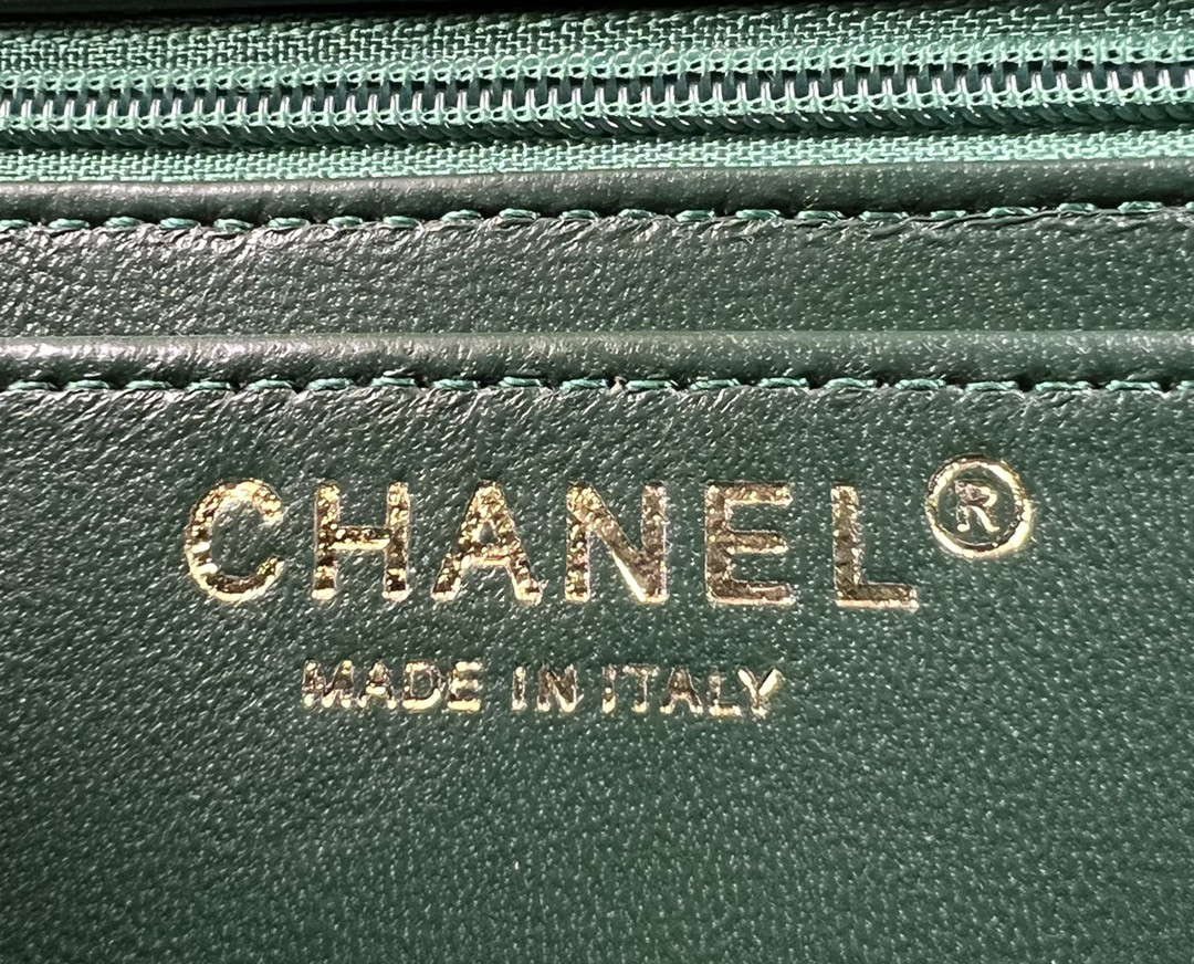 Ch**el MINI CLASSIC 11.12 HANDBAG Tweed & Gold-Tone Metal 4.7 × 7.8 × 2.3 in