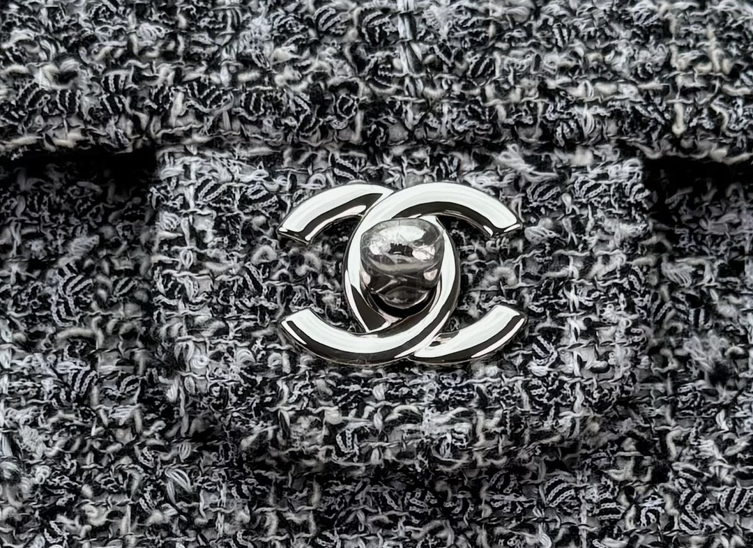 Ch**el MINI CLASSIC 11.12 HANDBAG Tweed & Silver-Tone Metal 4.7 × 7.8 × 2.3 in