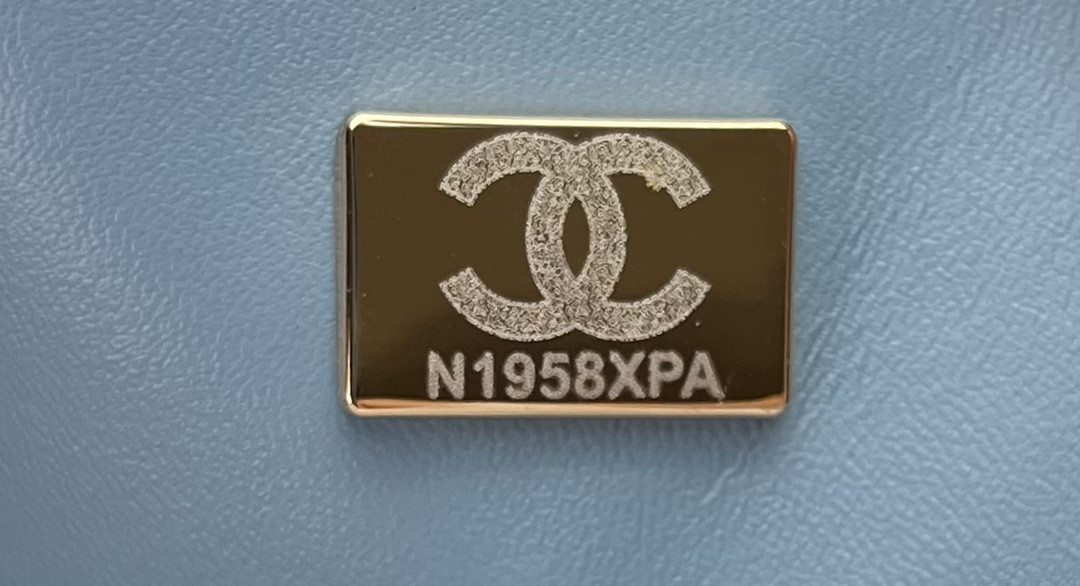 Ch**el MINI CLASSIC 11.12 HANDBAG Tweed & Gold-Tone Metal 4.7 × 7.8 × 2.3 in