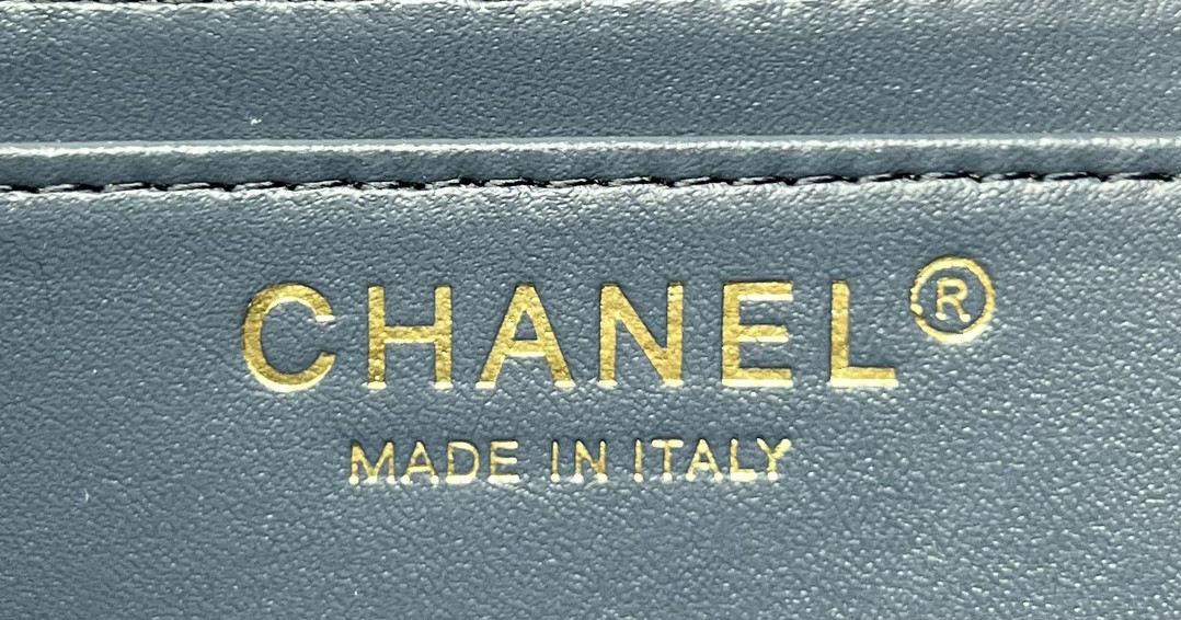 Ch**el MINI CLASSIC 11.12 HANDBAG Tweed & Gold-Tone Metal 4.7 × 7.8 × 2.3 in