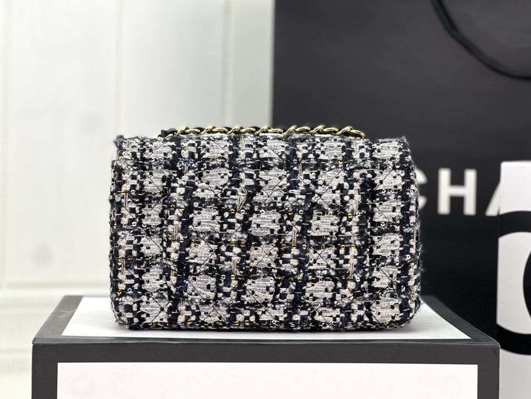 Ch**el MINI CLASSIC 11.12 HANDBAG Tweed & Gold-Tone Metal 4.7 × 7.8 × 2.3 in