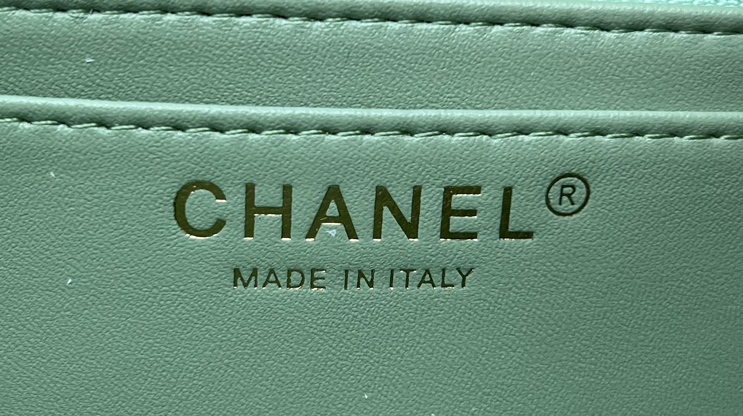 Ch**el MINI CLASSIC 11.12 HANDBAG Tweed & Gold-Tone Metal 4.7 × 7.8 × 2.3 in