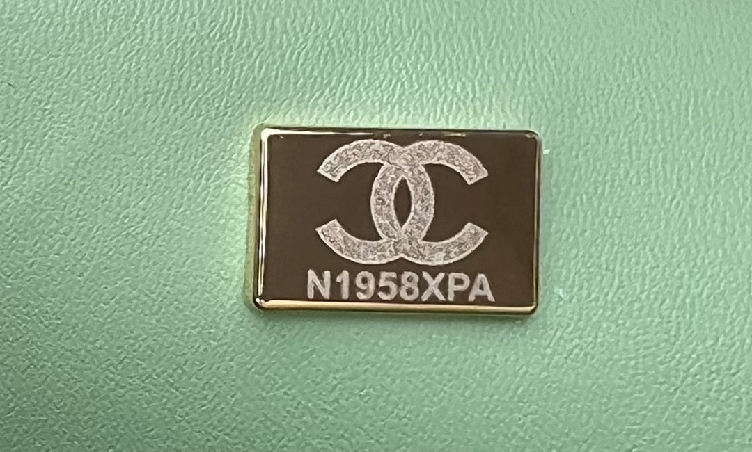 Ch**el MINI CLASSIC 11.12 HANDBAG Tweed & Gold-Tone Metal 4.7 × 7.8 × 2.3 in