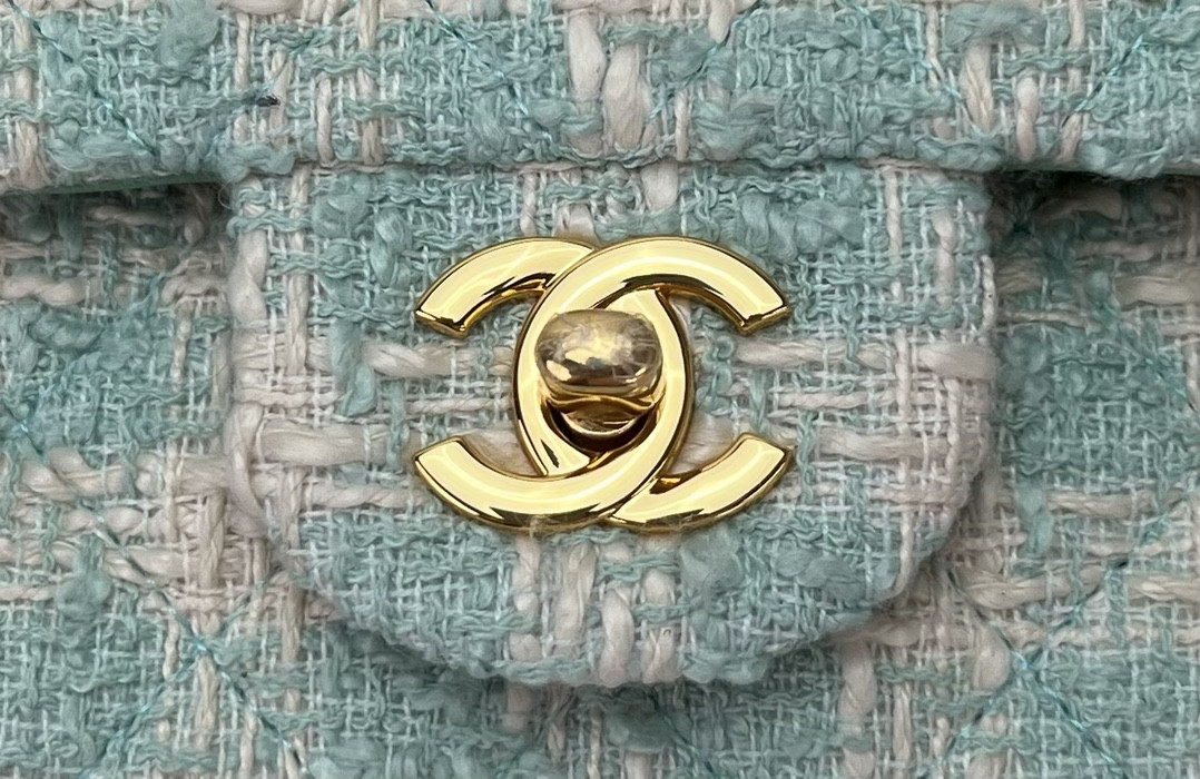 Ch**el MINI CLASSIC 11.12 HANDBAG Tweed & Gold-Tone Metal 4.7 × 7.8 × 2.3 in