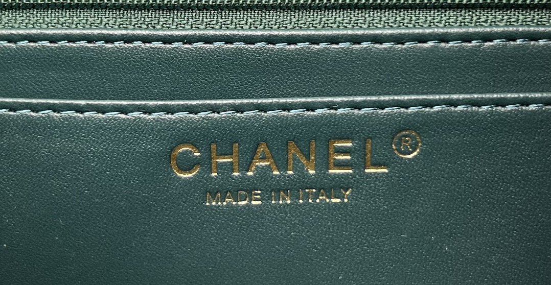 Ch**el MINI CLASSIC 11.12 HANDBAG Tweed & Gold-Tone Metal 4.7 × 7.8 × 2.3 in