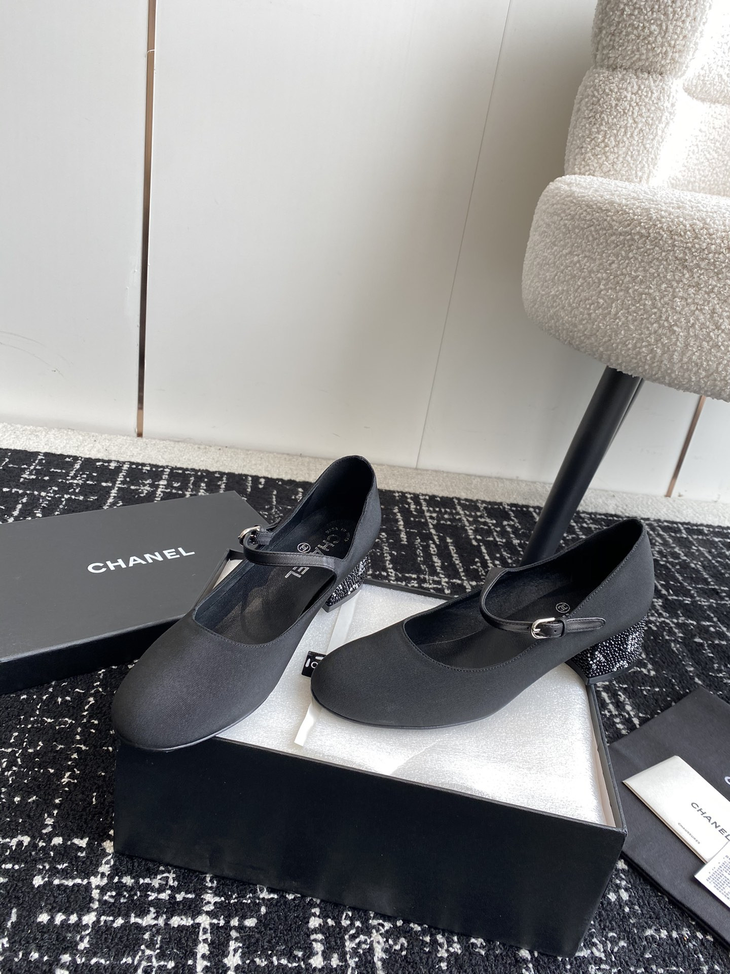 UA Ch**el MARY JANES Grosgrain & Strass