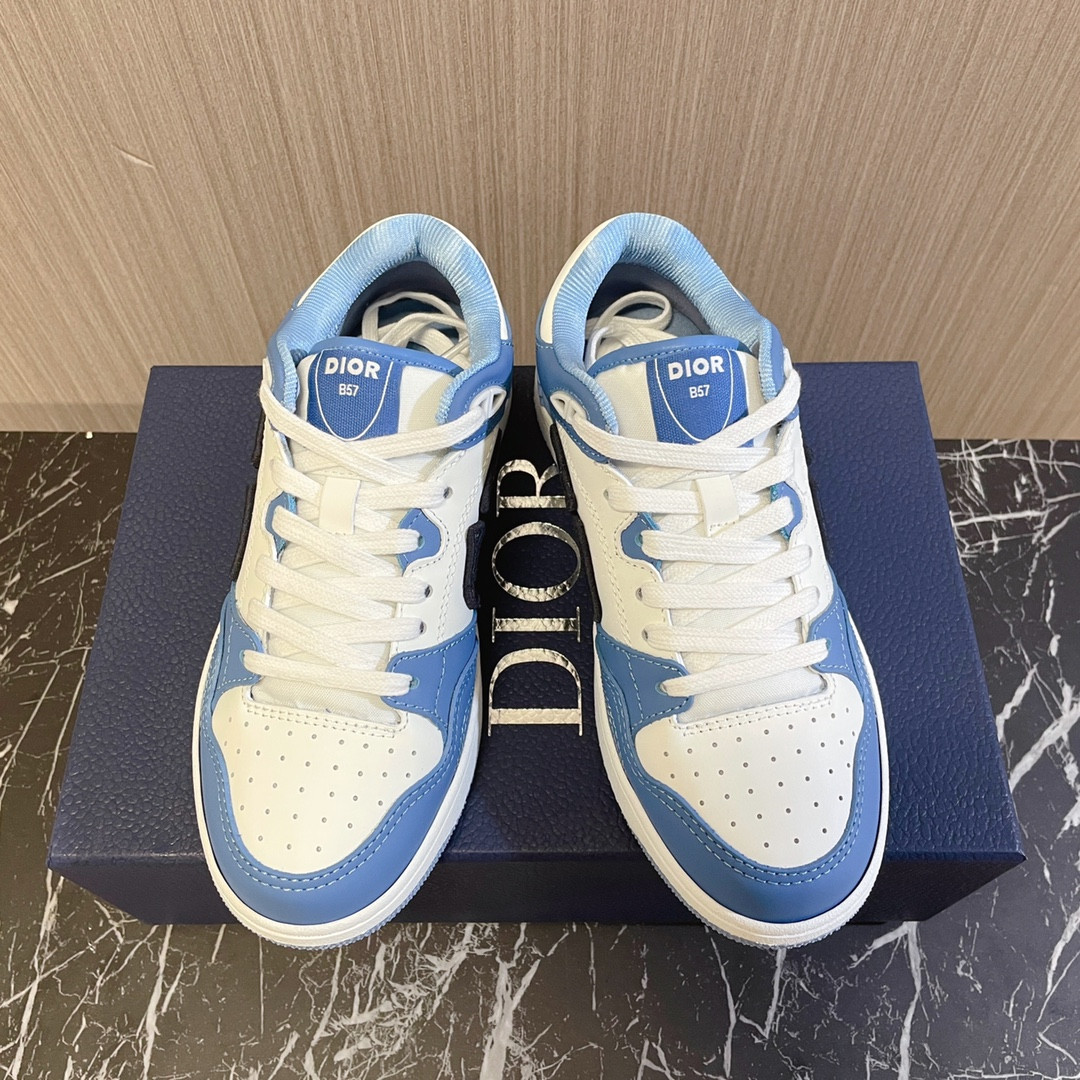 UA D10r B57 Low-Top Sneaker Light Blue and White