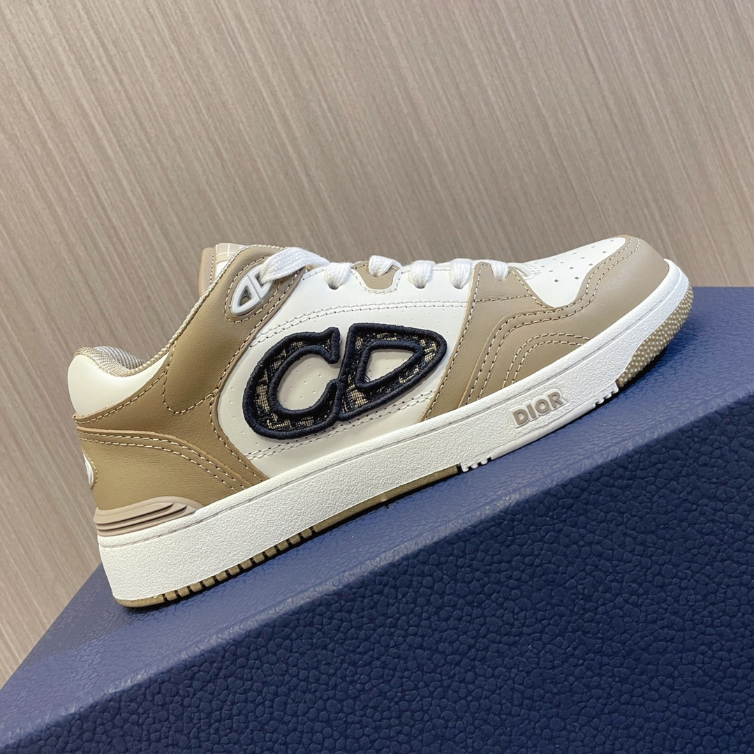 UA D10r B57 Low-Top Sneaker Beige and White